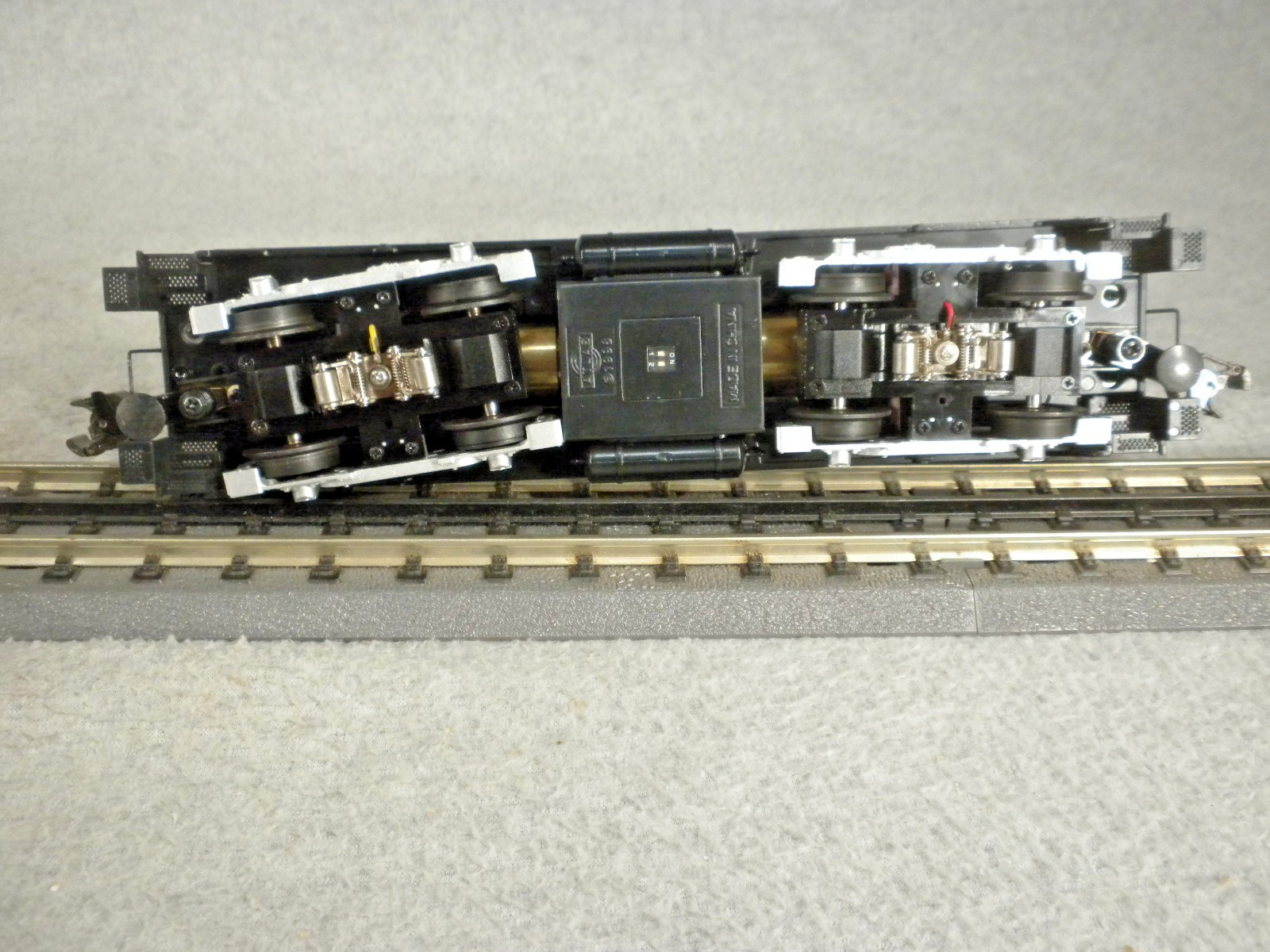 Atlas -EMD SW9 Diesel Locomotive – Boston & Maine- Tested – Runs – Lot R-12
