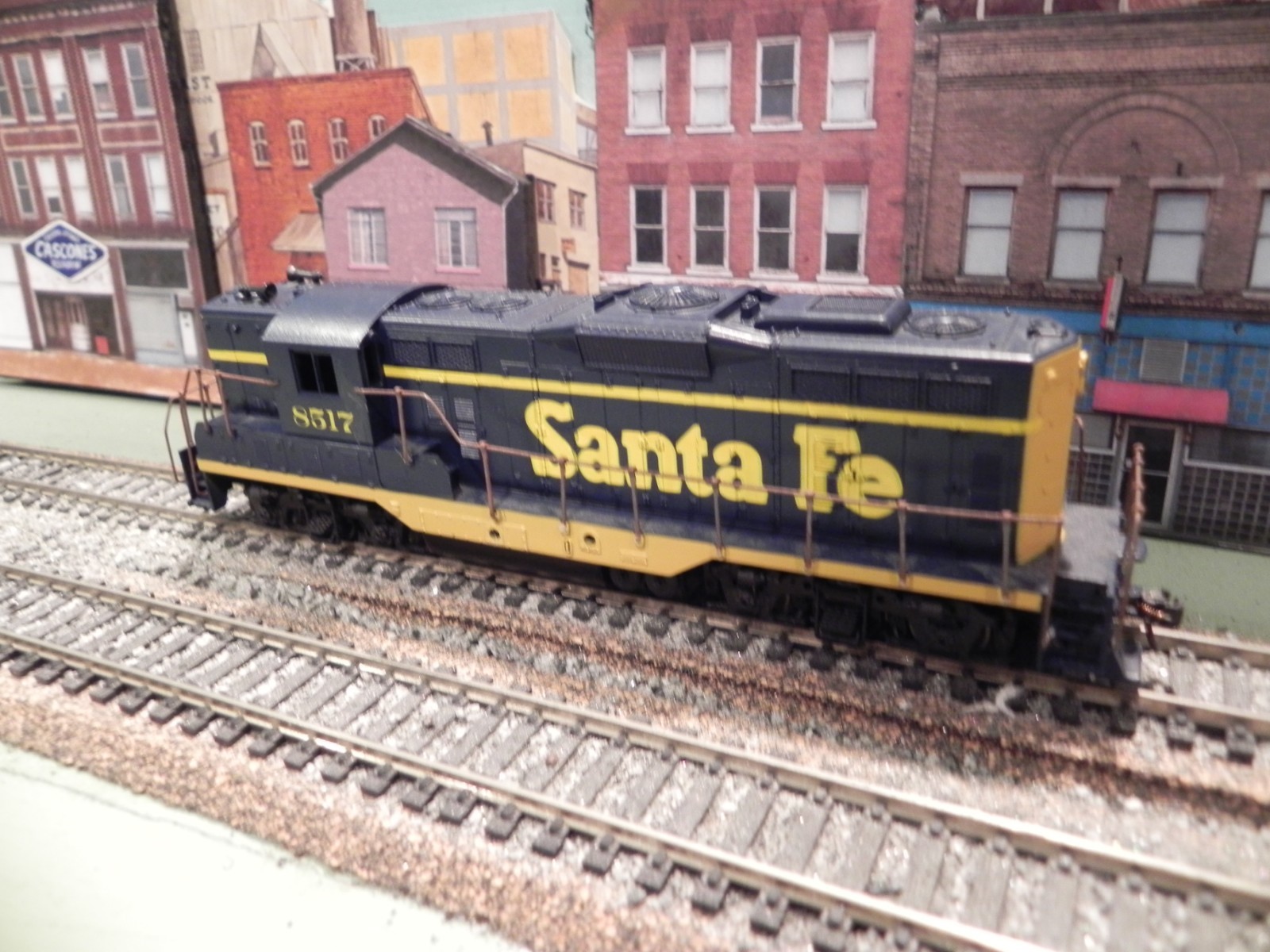 HO ENGINE LOCOMOTIVE SANTA FE GP9 KNUCKLE COUPLERS ATHEARN