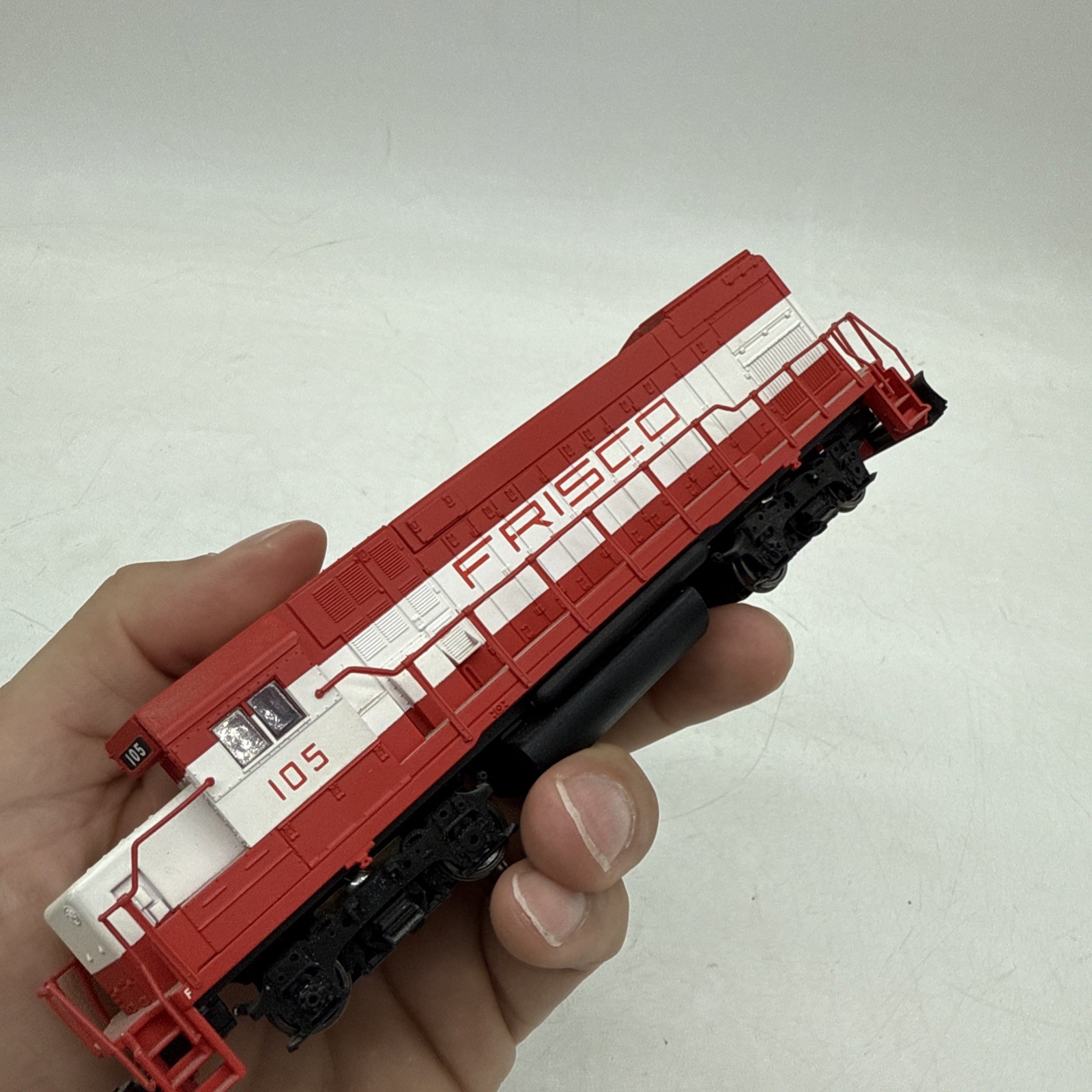 Walthers Proto ~ HO Scale ~ Frisco SLSF ~ GP #105 DC Power
