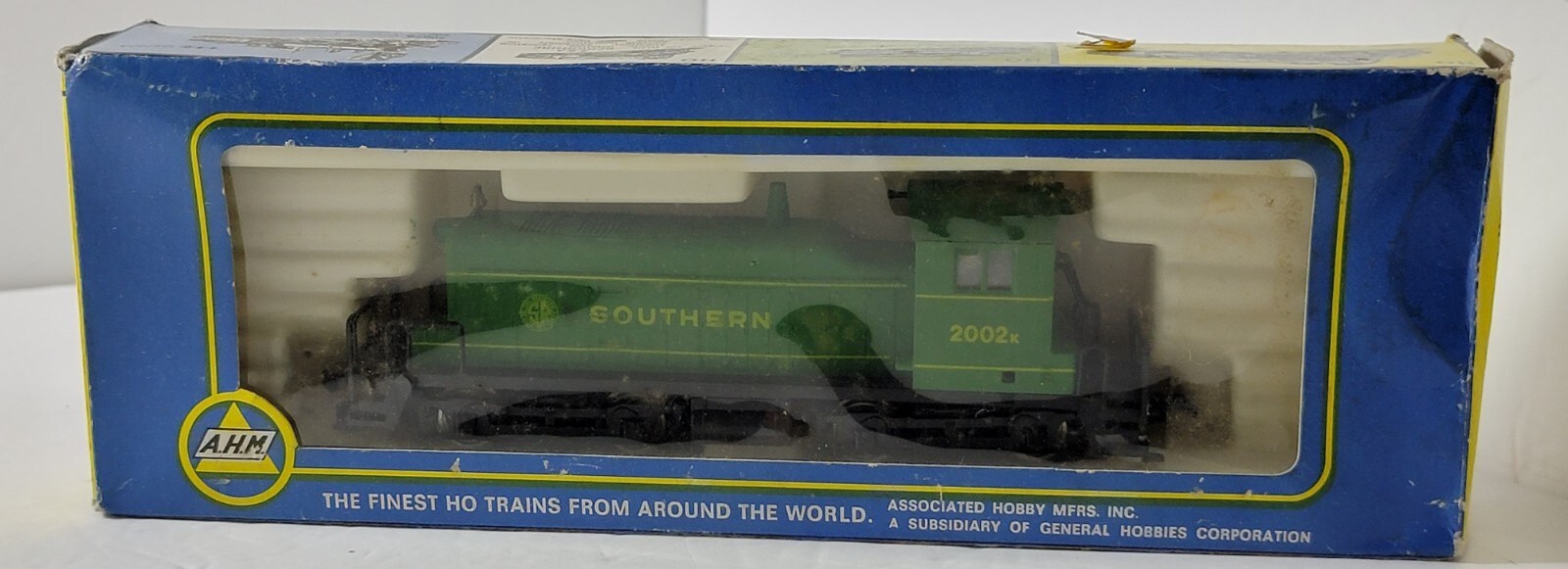AHM HO EMD SW-1 Locomotive Southern #2002k