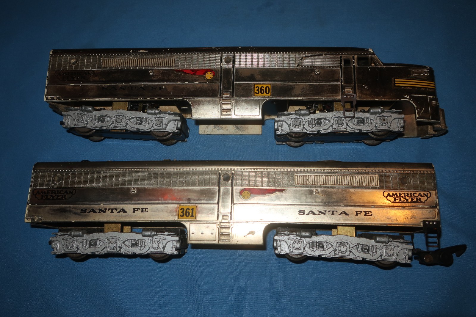American Flyer Santa Fe #360 and #361 Aloc A & B Units. Chrome. Runs well