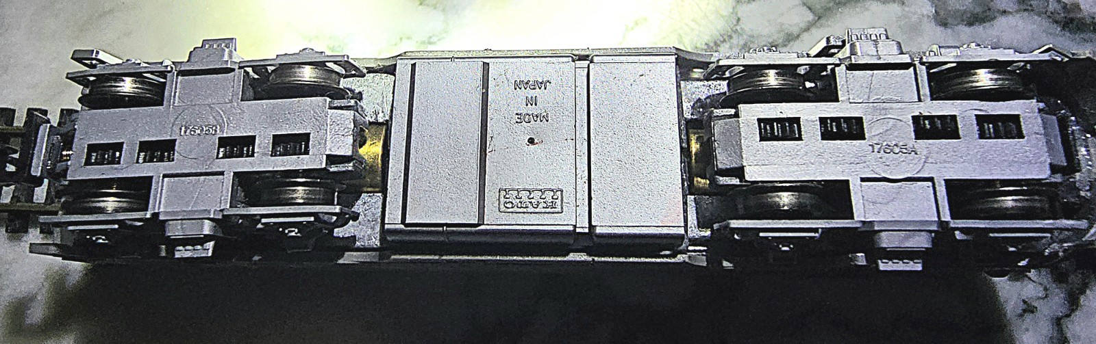 N Scale 1:160 Kato 176-211 ATSF F7A Pow. F7A Santa Fe Warbonnet Dual Headlight