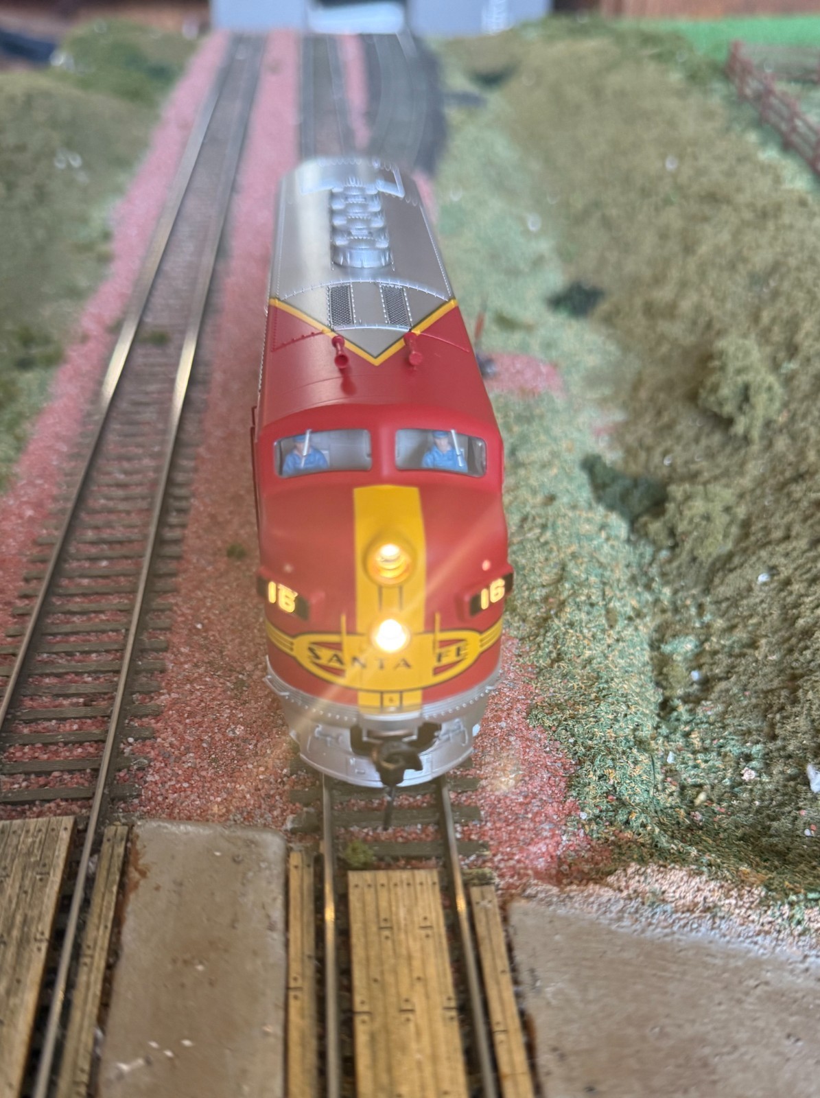 HO Walthers Proto 2000 Modernized F3A Santa Fe #16-L. Factory DCC/Sound. NIB