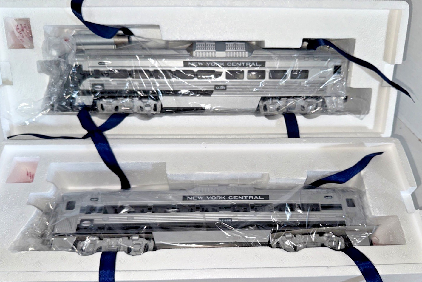 LIONEL 6-38401 NYC JET PWRD RDC BUDD CAR & NYC JET NON PWRD 6-35481 PASS CAR NIB