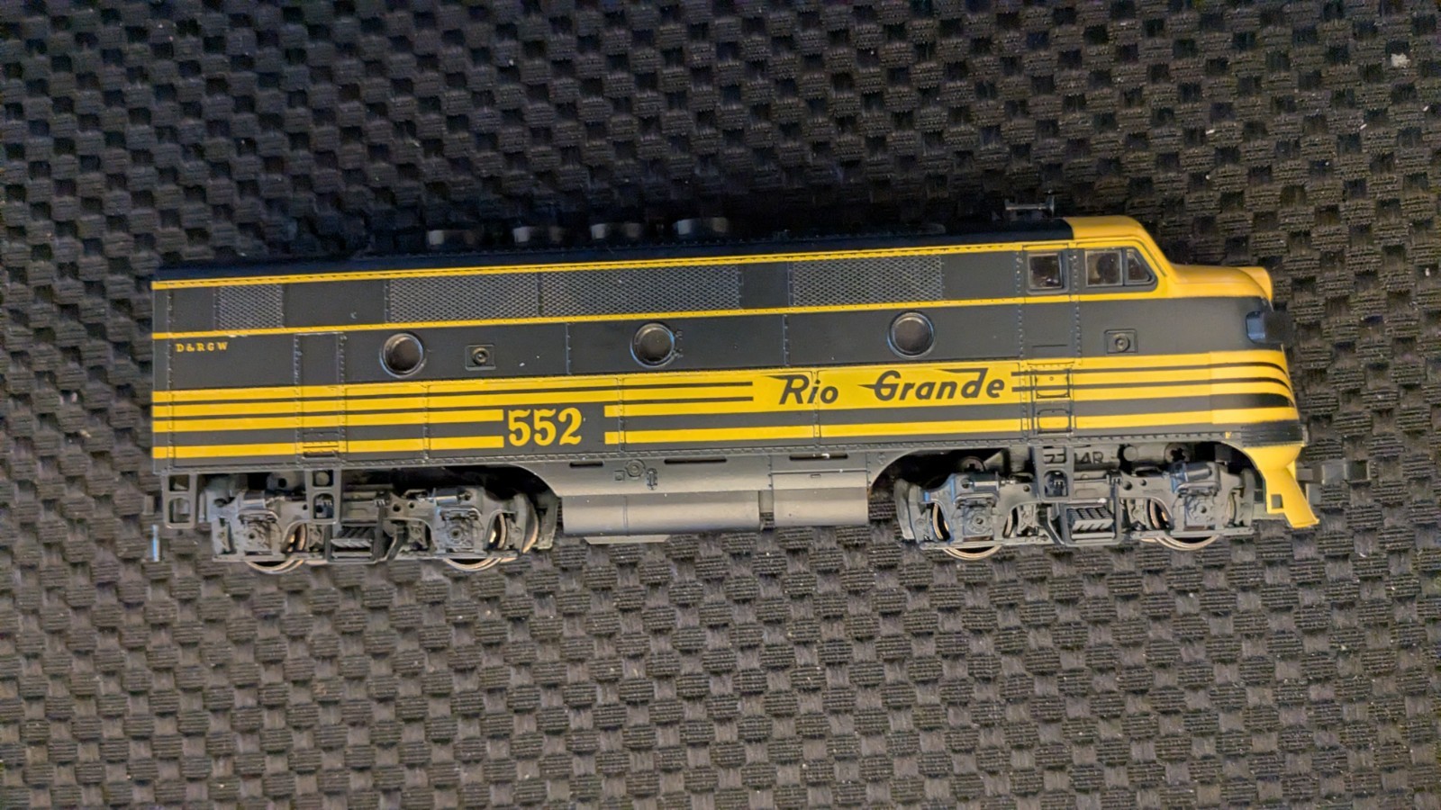 Stewart/Kato HO F3 Ph1 Diesel, D & RGW #552, NIB, Tested OK