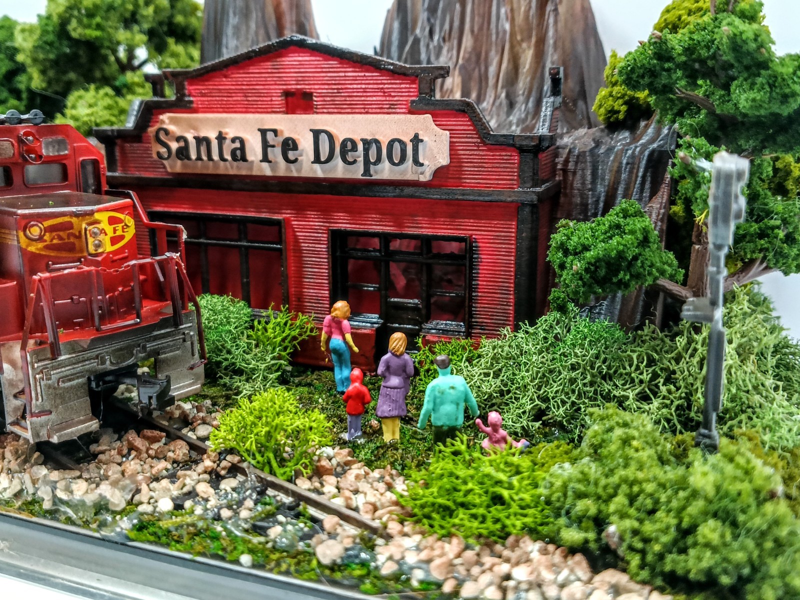 Santa Fe 3500 Diesel Locomotive Model Railroad Custom Diorama Display HO Scale
