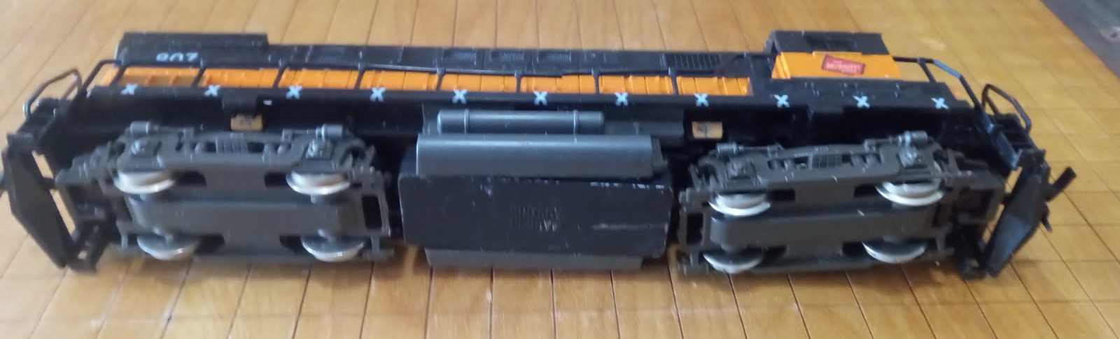 AHM HO Scale Alco Century 424 Diesel Locomotive – The Milwaukee Road 807 -…