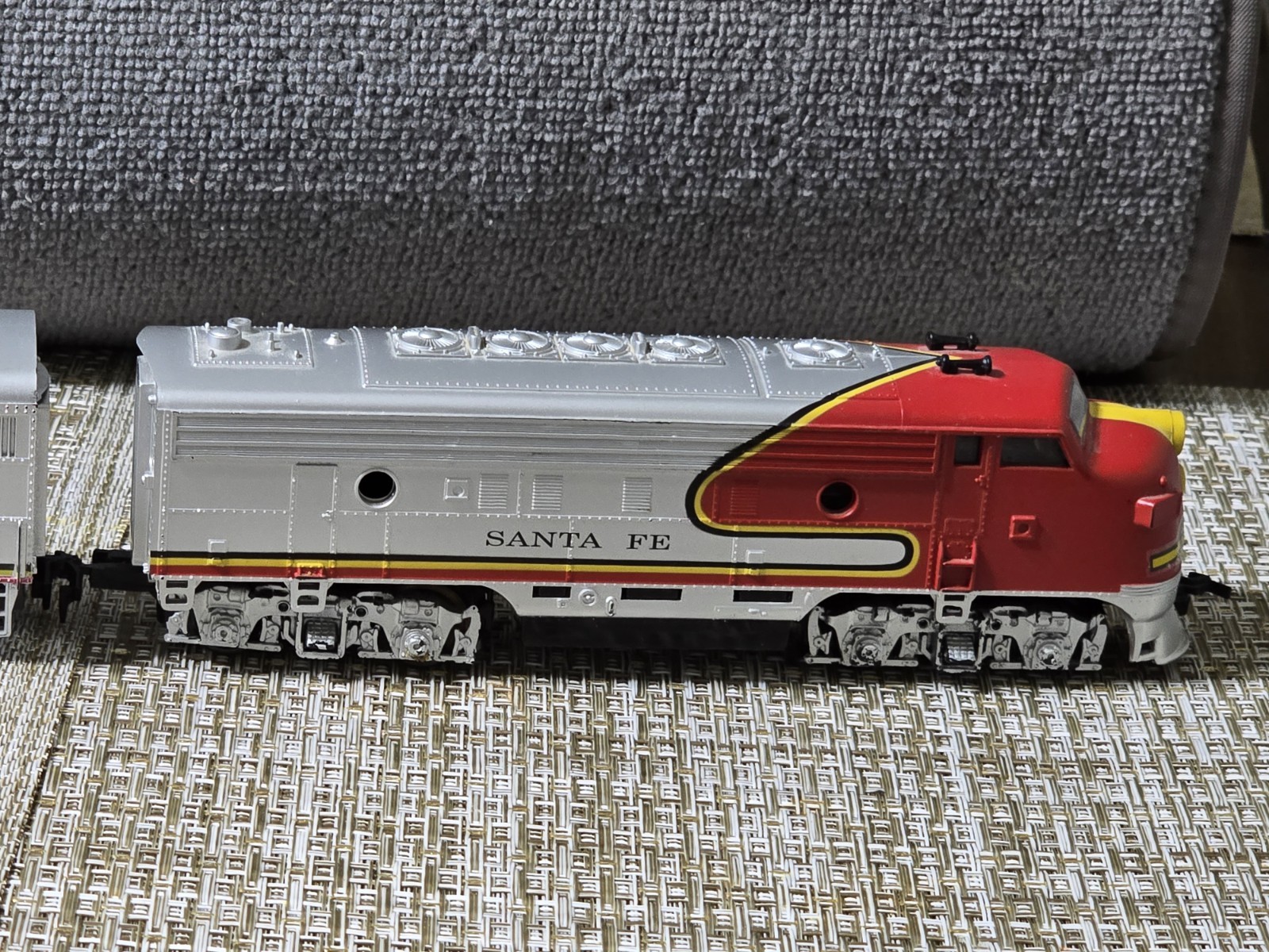 Vintage Santa Fe Warbonnet Train Set 2 Diesel Locomotives +Roco Made in Austria