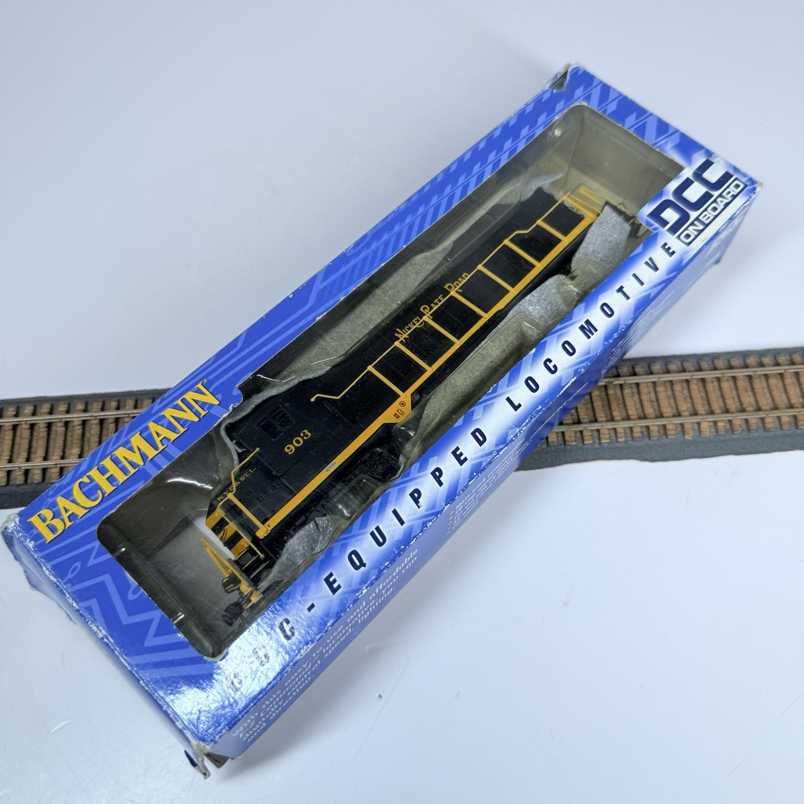 HO Scale DCC Bachmann 60809 Nickel Plate Road #903 GP30 Diesel Locomotive