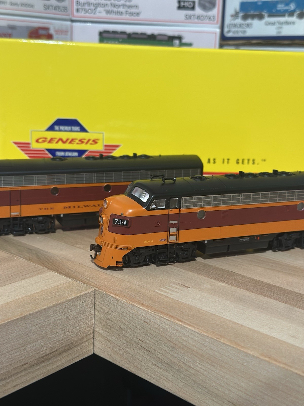 Athearn Genesis HO EMD F7A/F7B Milwaukee Road #73-AB DCC&Sound Lightly USED
