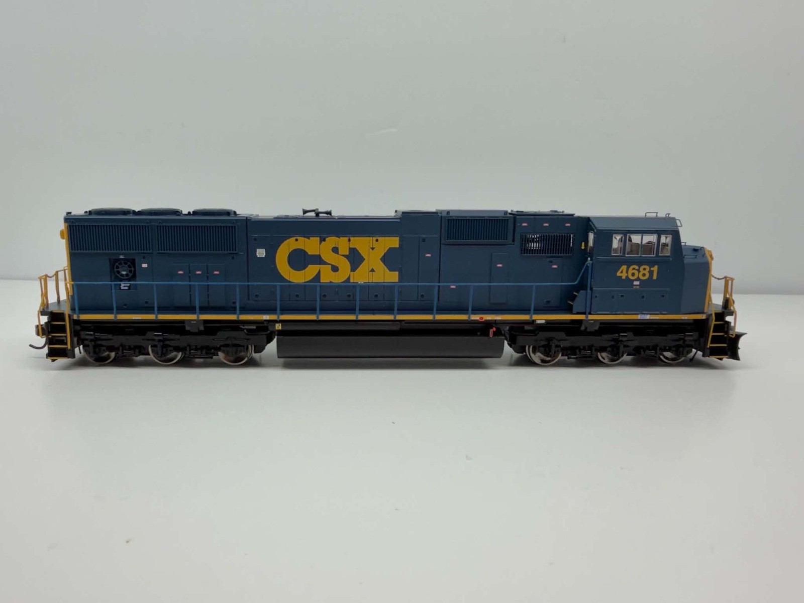 Athearn Genesis HO SD70M CSX #4681 YN3 Scheme G6172 Diesel Locomotive MINT OOP