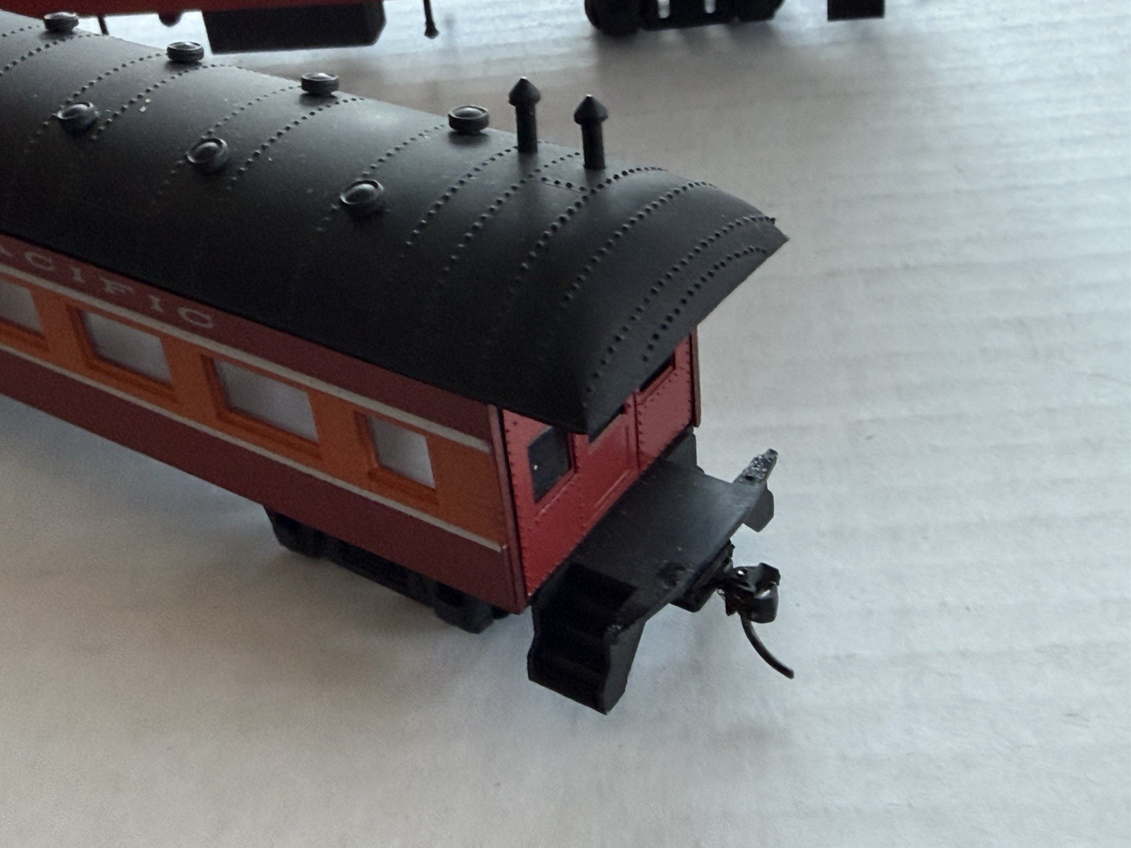 Proto 2000 HO EMD E7A diesel, SP #6000, Runs great, With 5 Passenger Cars