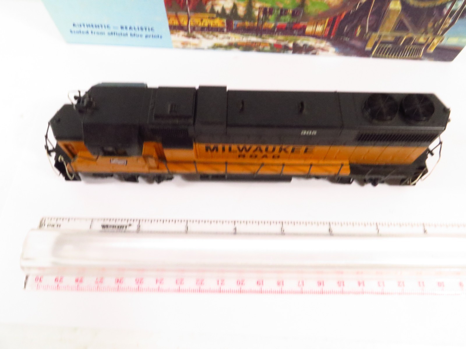 Athearn 4606 HO Scale Milwaukee Road GP38-2 Diesel Locomotive #365 EX/Box