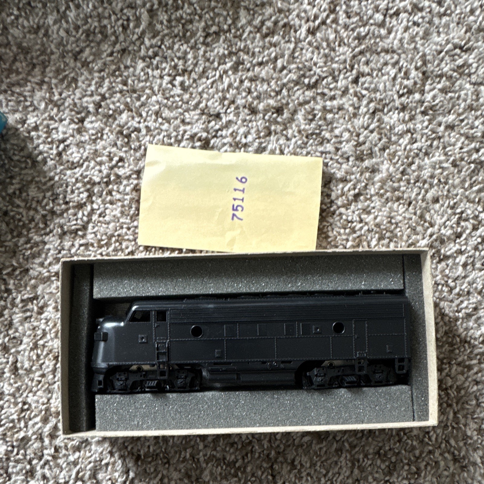 Athearn HO 1:87 F7 Diesel Locomotive Unlettered Black DC Analog 75116