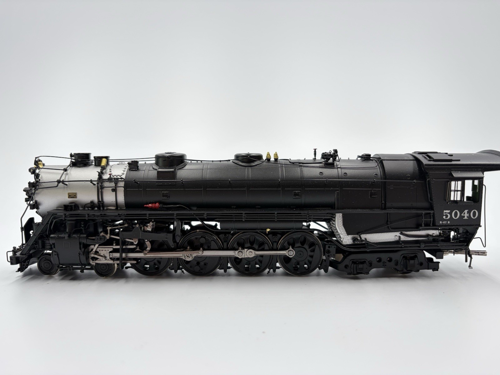HO Scale Division Point CRI&P Rock Island R-67 4-8-4 Steam Locomotive