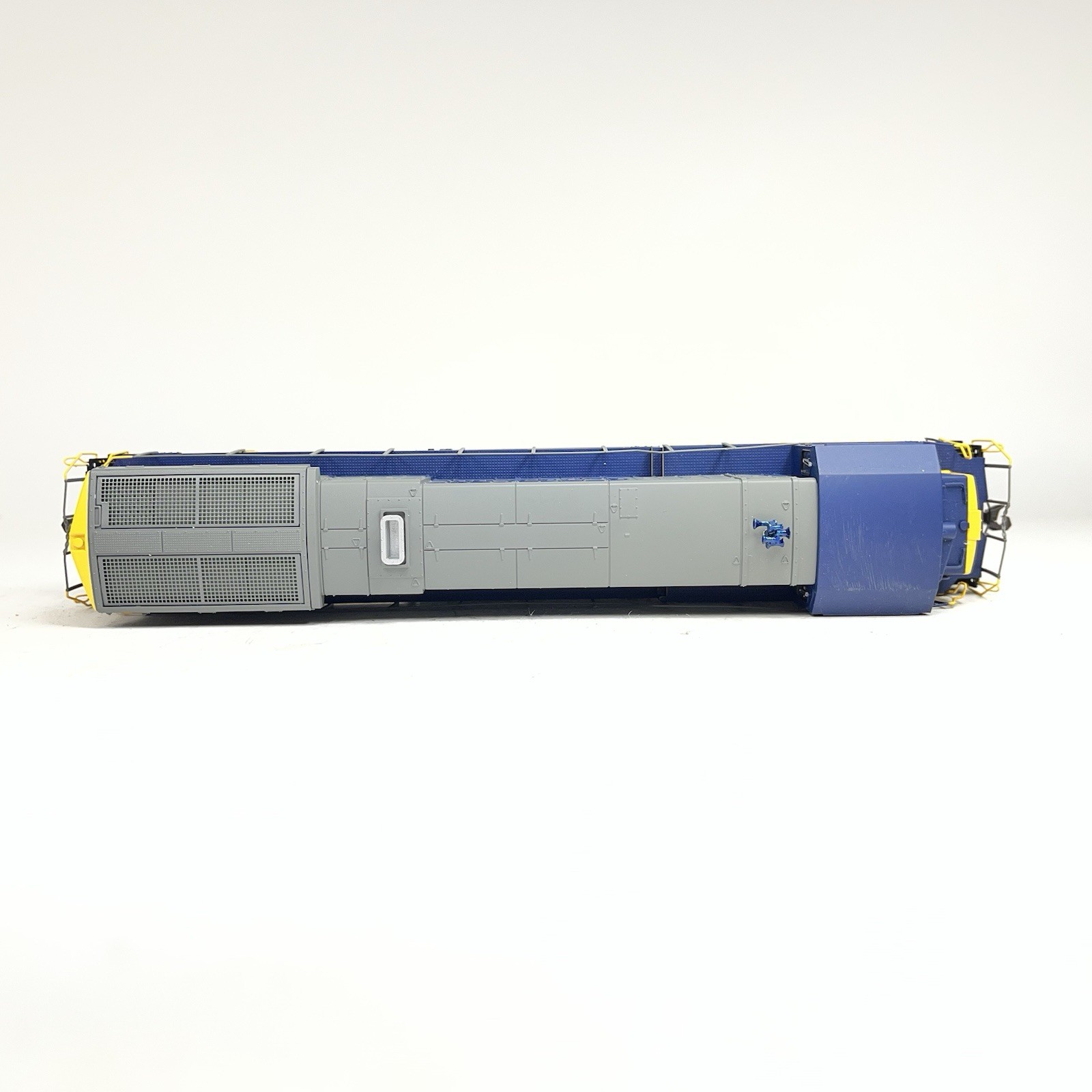 Atlas Silver HO CSX #5549 GE B30-7 DC Powered