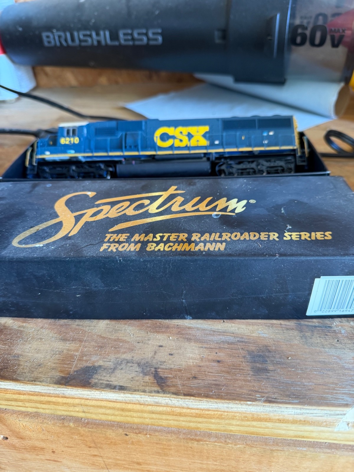 ho scale locomotive csx blue and yellow