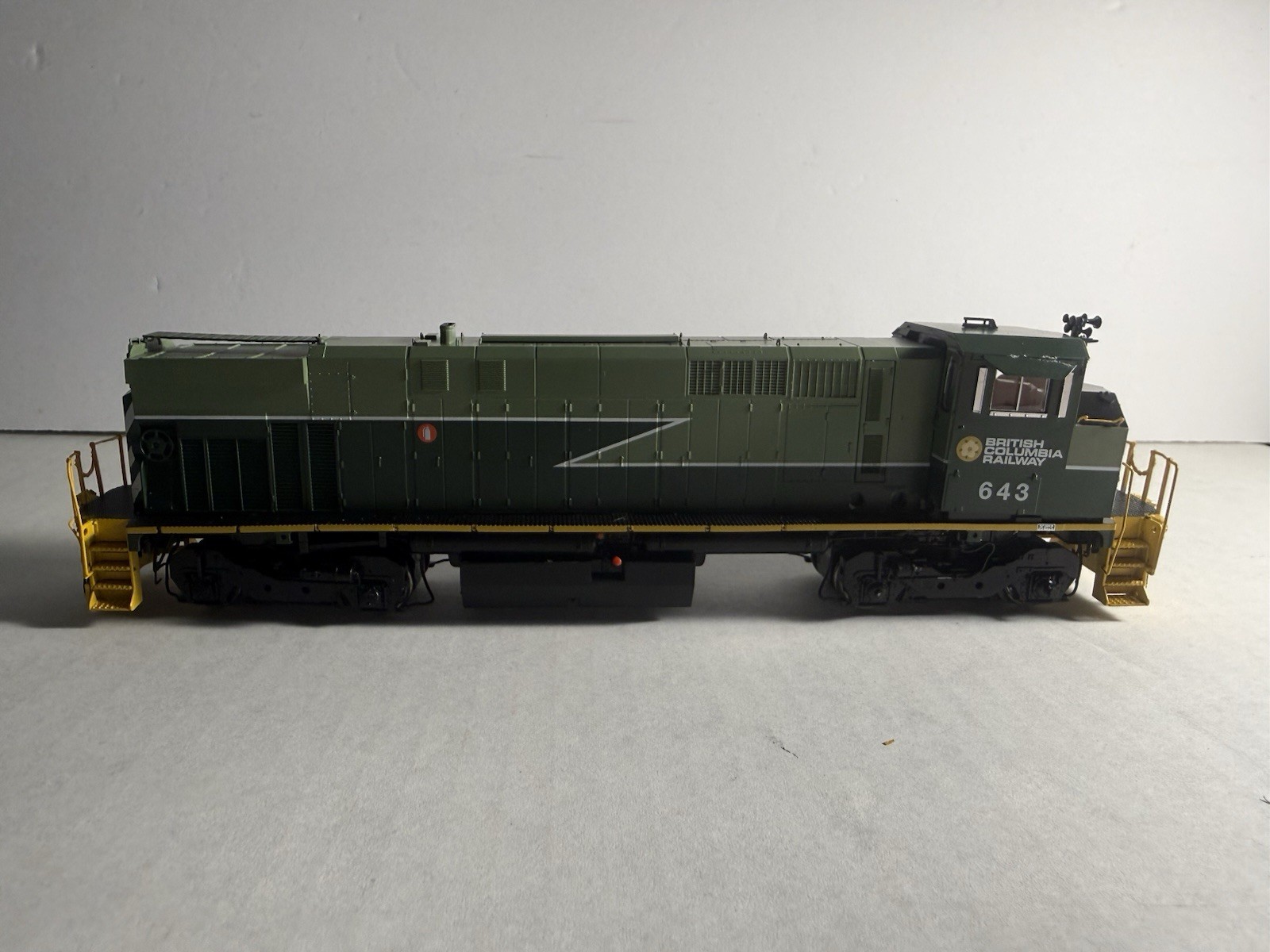 Rapido Ho Scale BCOL M420 #643 DCC & Sound, Does Not Work, Parts Only
