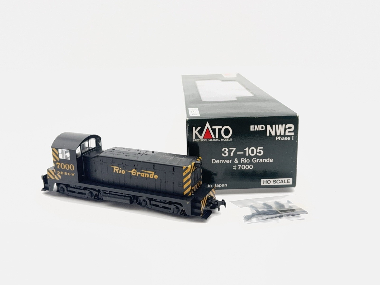 Kato – HO – D&RGW – EMD NW2 Switcher Phase I #7000 – Train 37-105