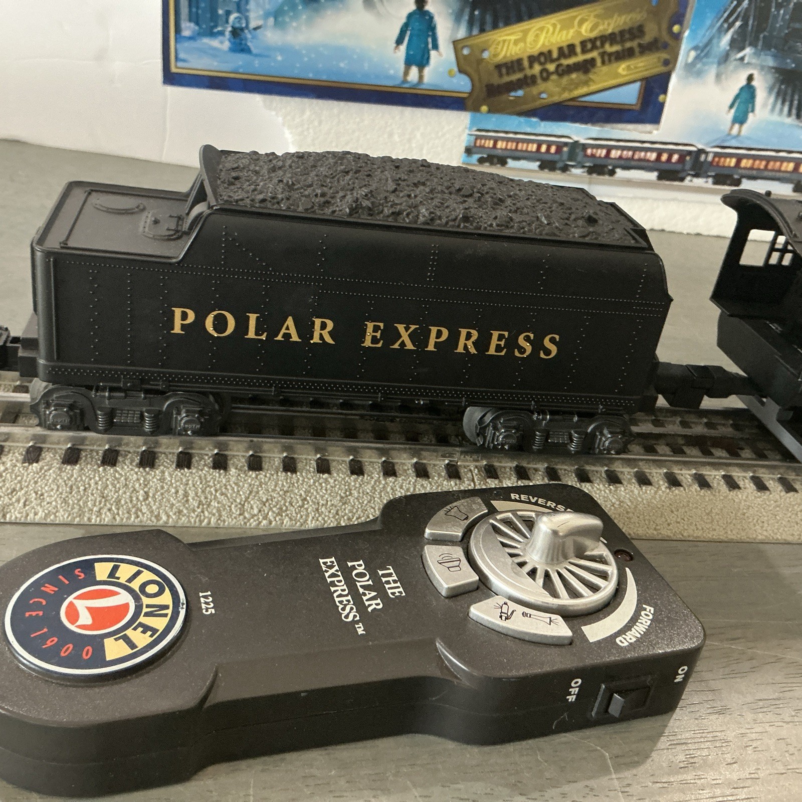 LIONEL POLAR EXPRESS™ O GAUGE WITH LIONCHIEF BERKSHIRE ENGINEw/TENDER & REMOTE x