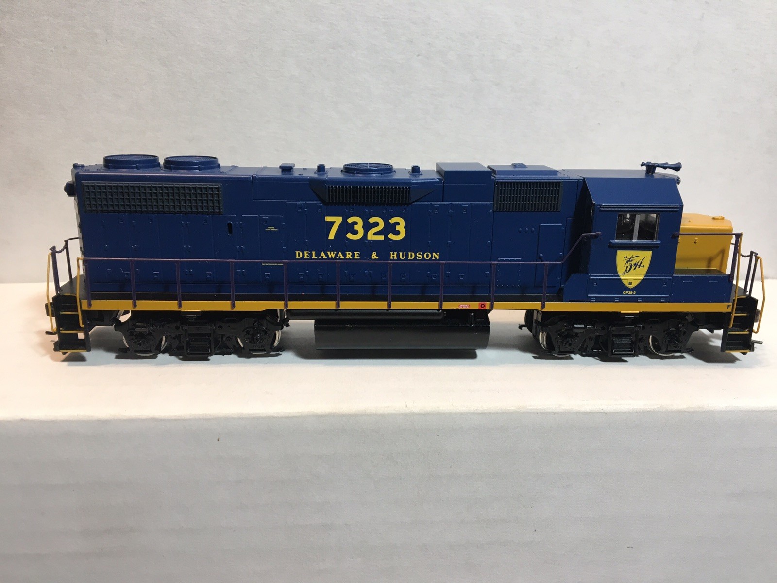 HO ATHEARN READY TO ROLL DELAWARE & HUDSON GP38-2 , SUPER DETAIL, LIGHTLY USED