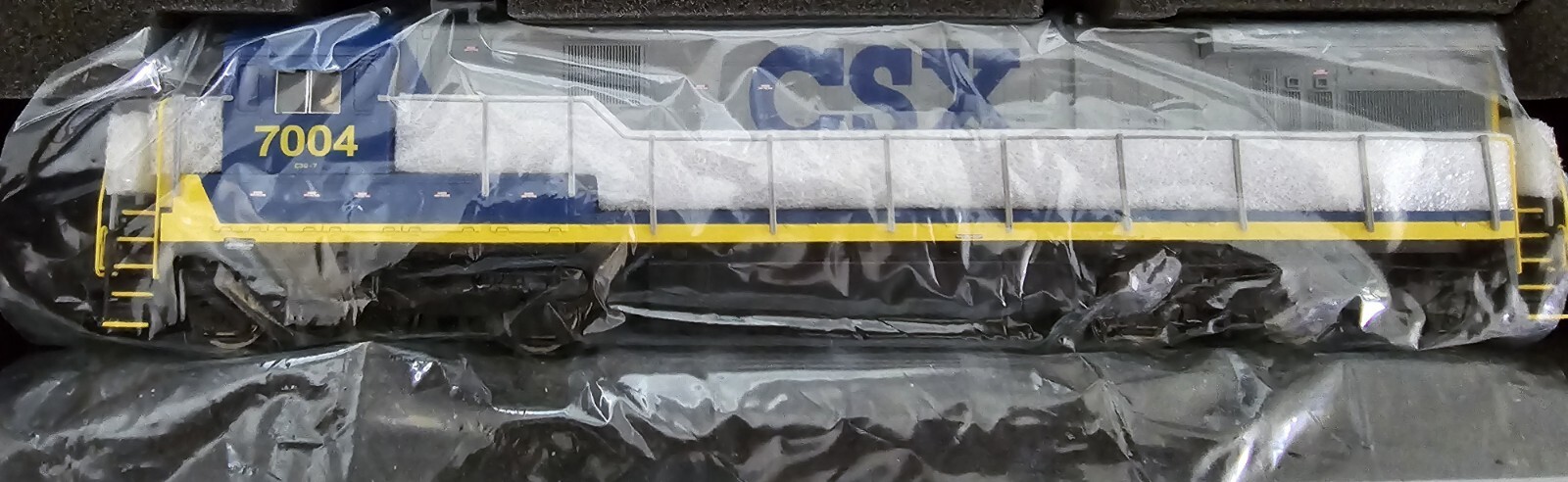 Broadway Limited HO Paragon2 GE C30-7 Diesel CSX #7004