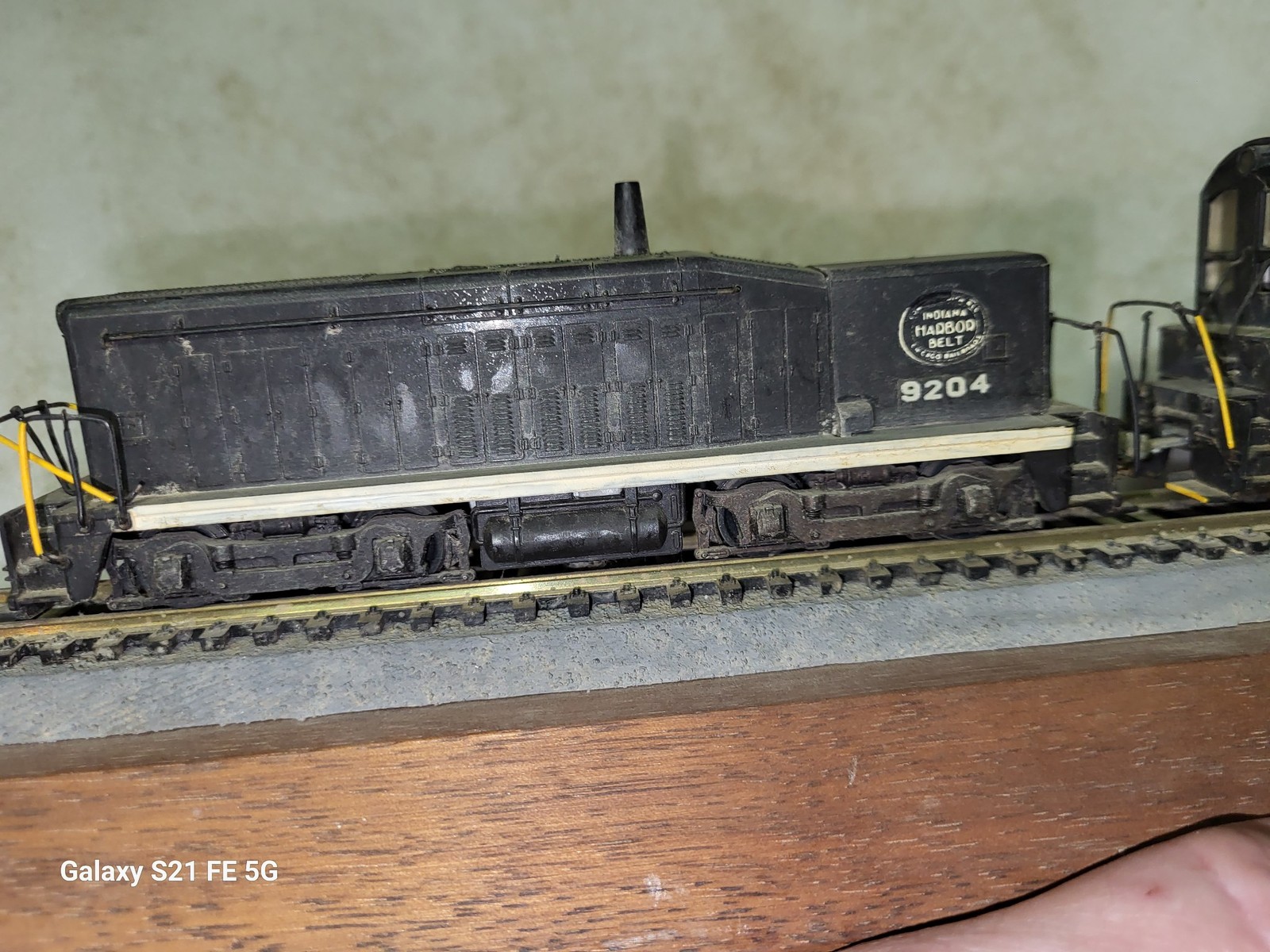 IHB Indiana Harbor Belt Railroad HO Switcher & Calf Locomotive Display