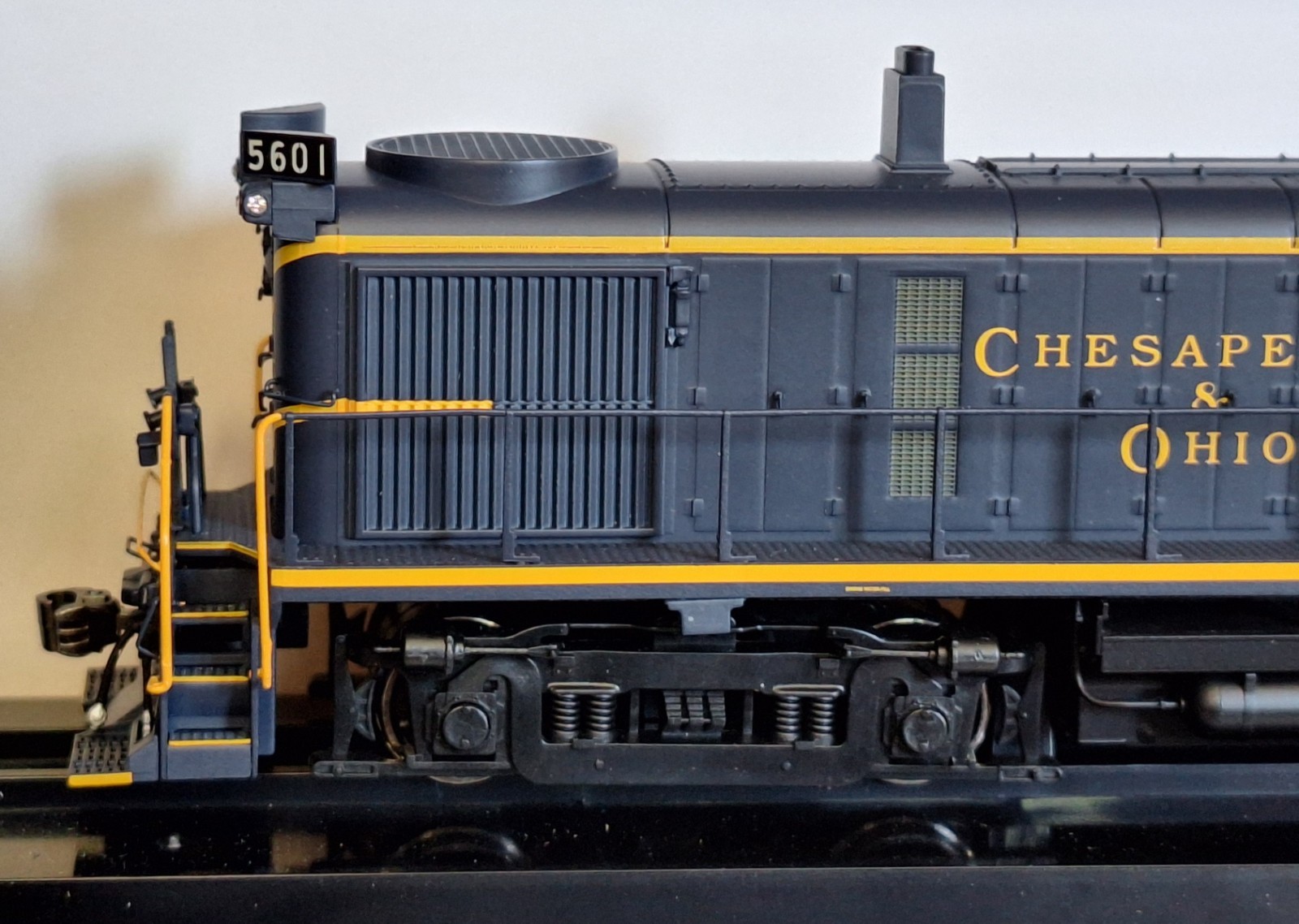Bowser Executive Line #25196 HO Alco RS-3 ph 3 Chesapeake &Ohio #5601 w/LokSound