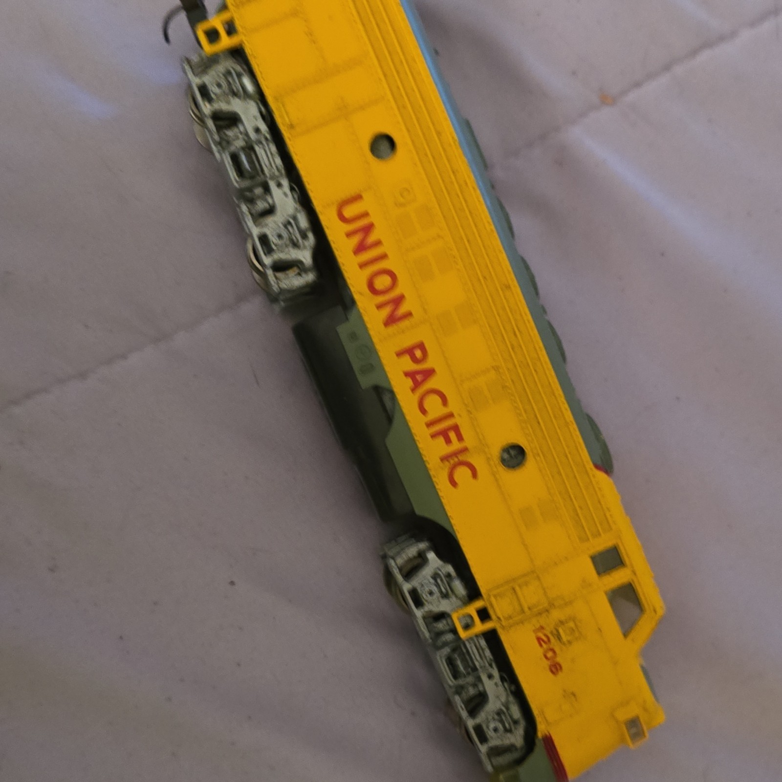 Union Pacific Diesel Locomotive HO Gauge 1206 Yellow Gray Plastic Metal