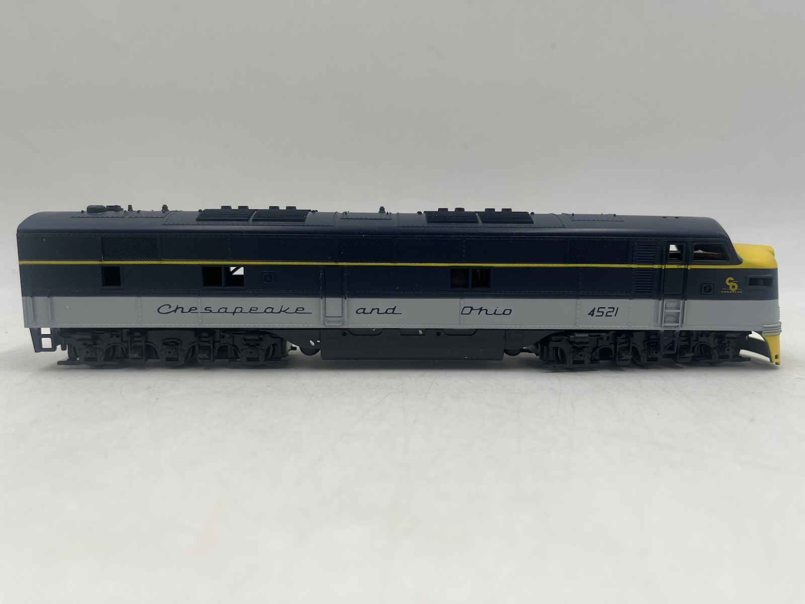 HO Scale Con-Cor #0015-002311 EMD E-7A Chesapeake & Ohio Powered DBL
