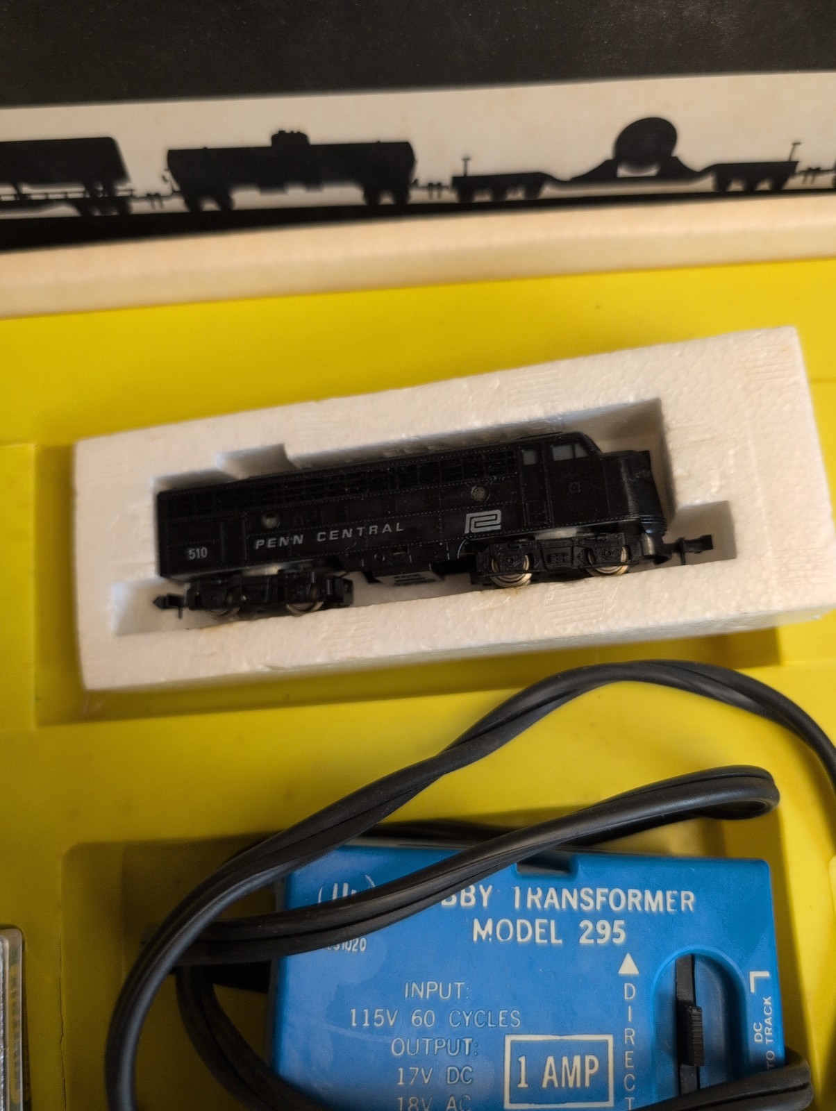Trix N Scale Penn Central Locomotive, 4 Passenger Cars, Track, Transformer