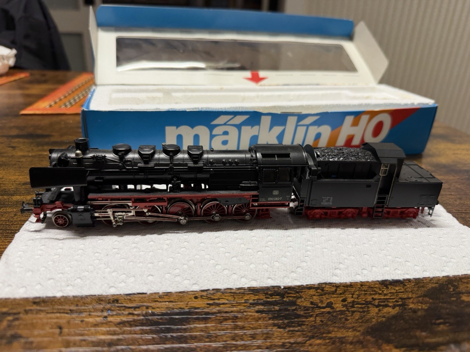 Märklin HO 3084 Deutsche Bahn Steam Locomotive 050082-7 2-10-0 Black/Red
