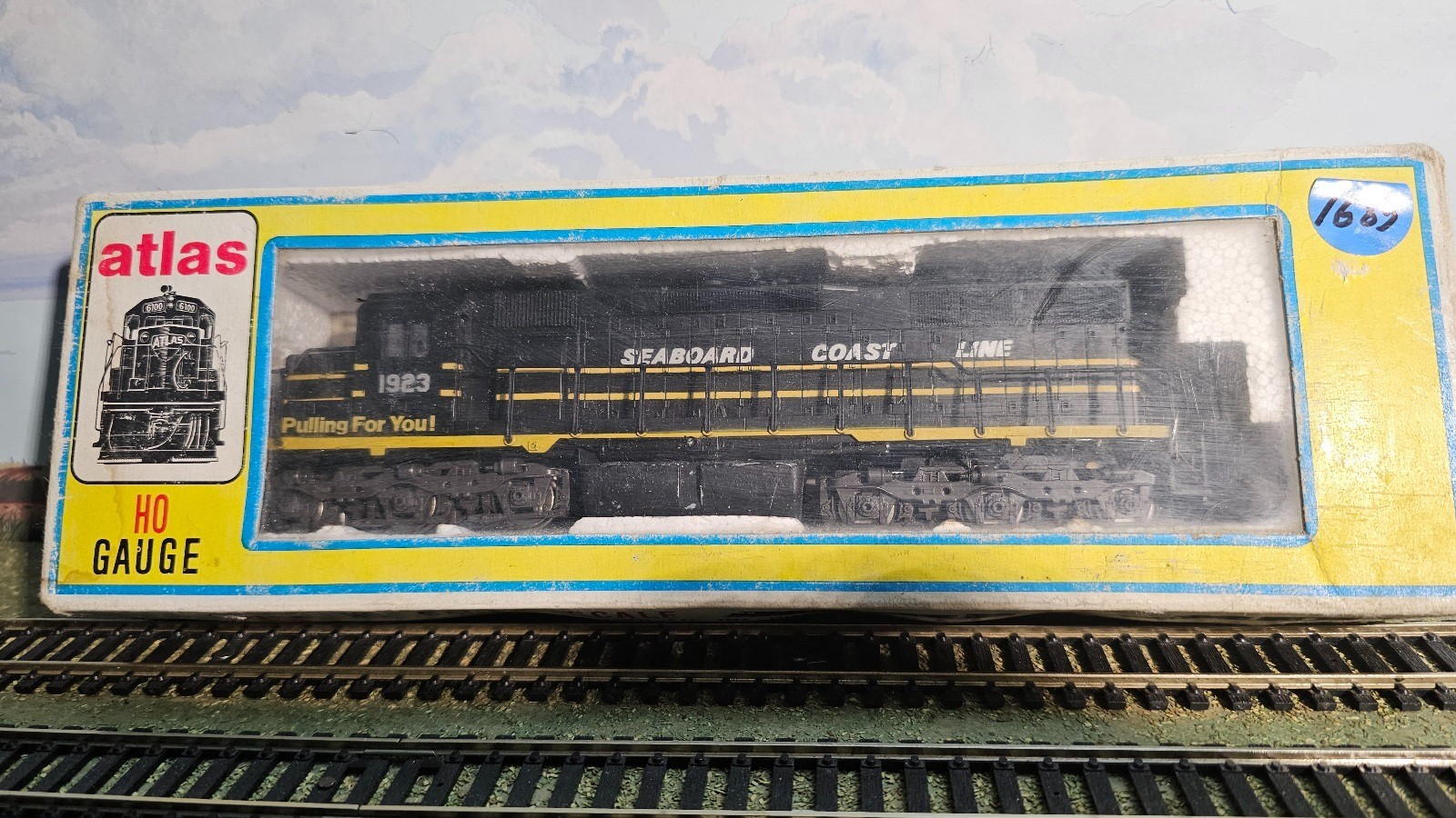 ATLAS HO SD 35 LOCOMOTIVE SEABOARD COST LINE #7018 – Rd# 1923 MINT