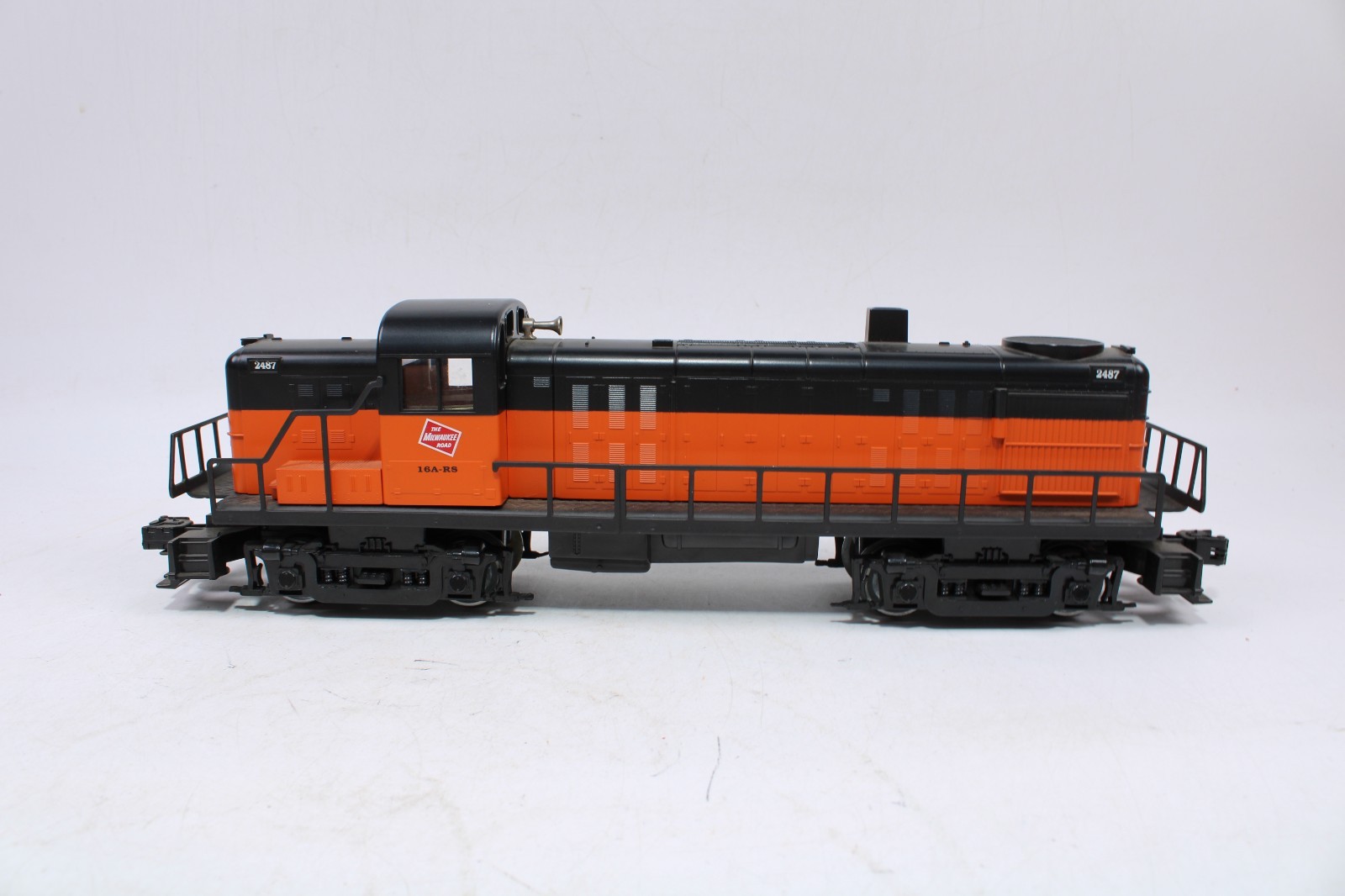 Lionel 6-18833 O Gauge RS-3 Diesel Locomotive Milwaukee Road #16A-RS w/Horn