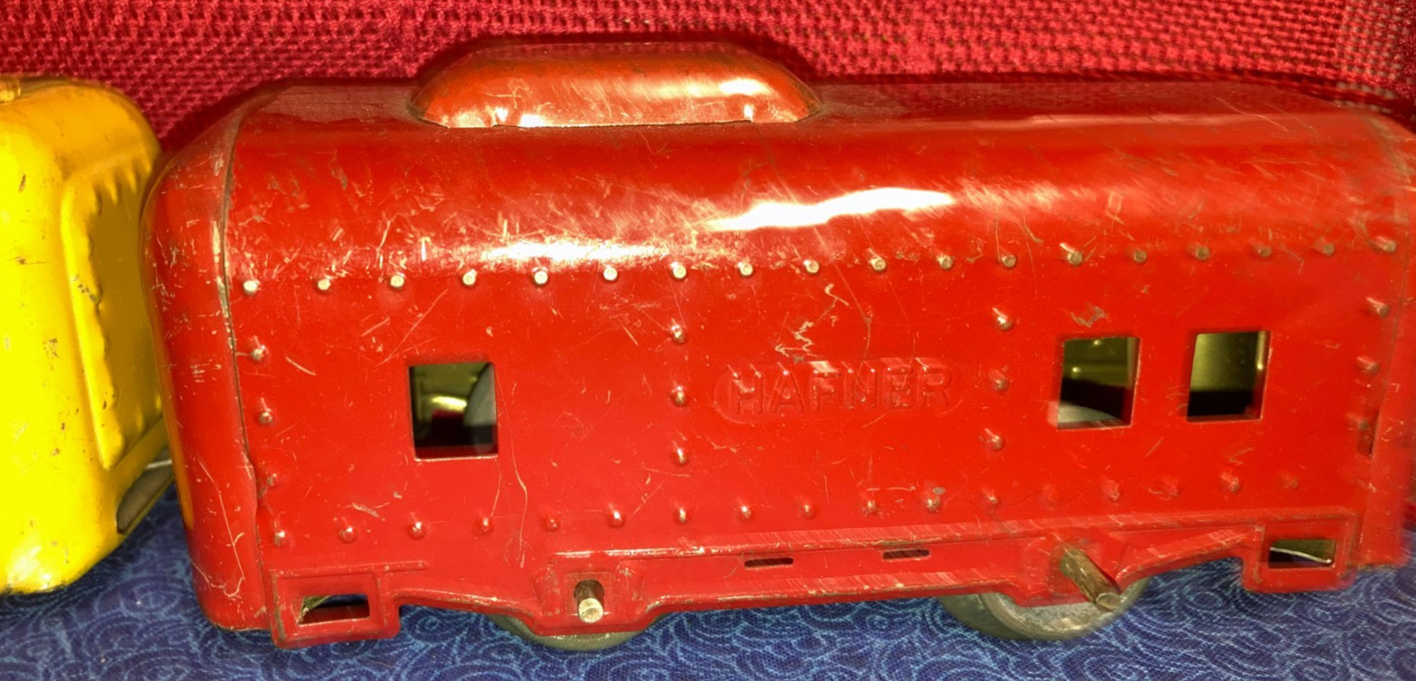 Hafner O Gauge Clockwork Loco #1010 with Key , Tender, 3 Freights & Caboose Runs