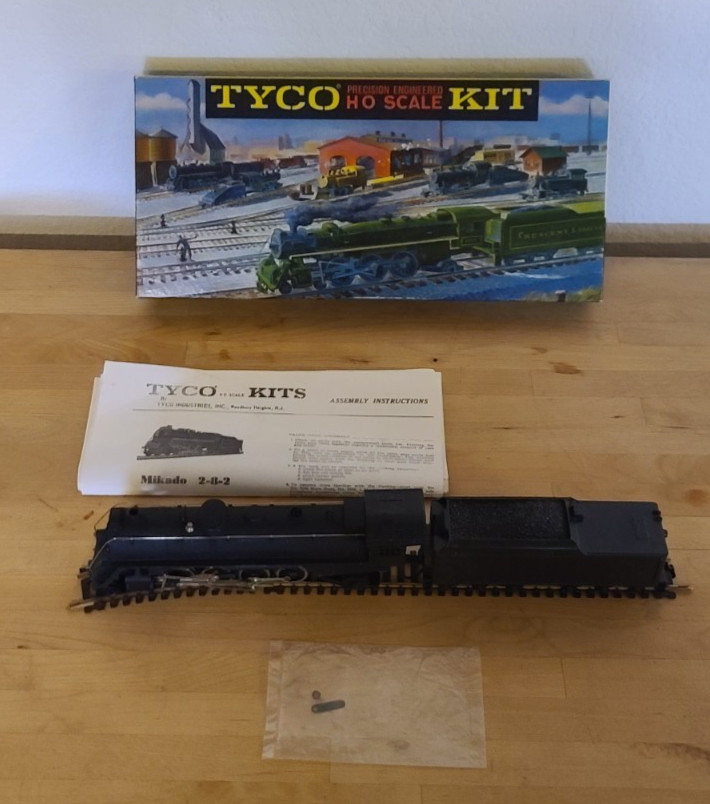 TYCO – HO Scale #7709 Mikado 2-8-2 Steam Locomotive kit Undecorated assembled