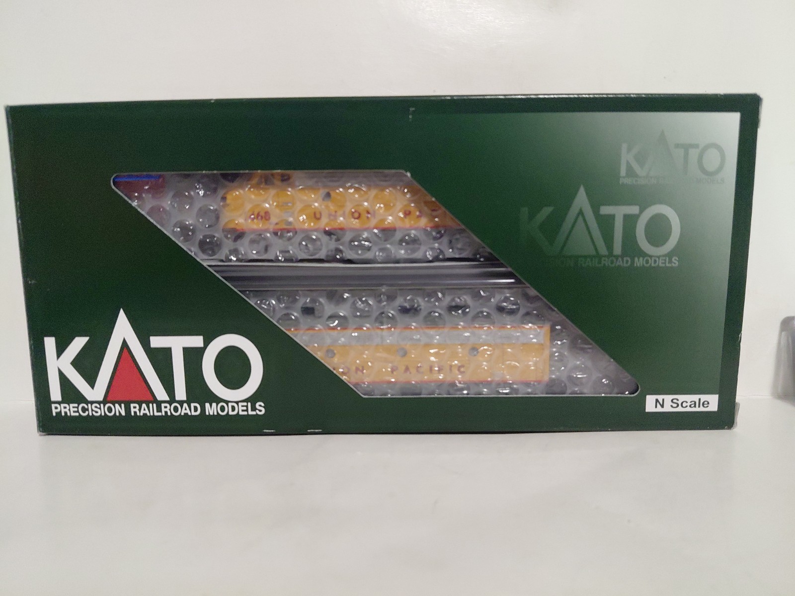 KATO N SCALE EMD F7A F7B 2 LOCOMOTIVE SET UNION PACIFIC #1468 1468B #106-0426