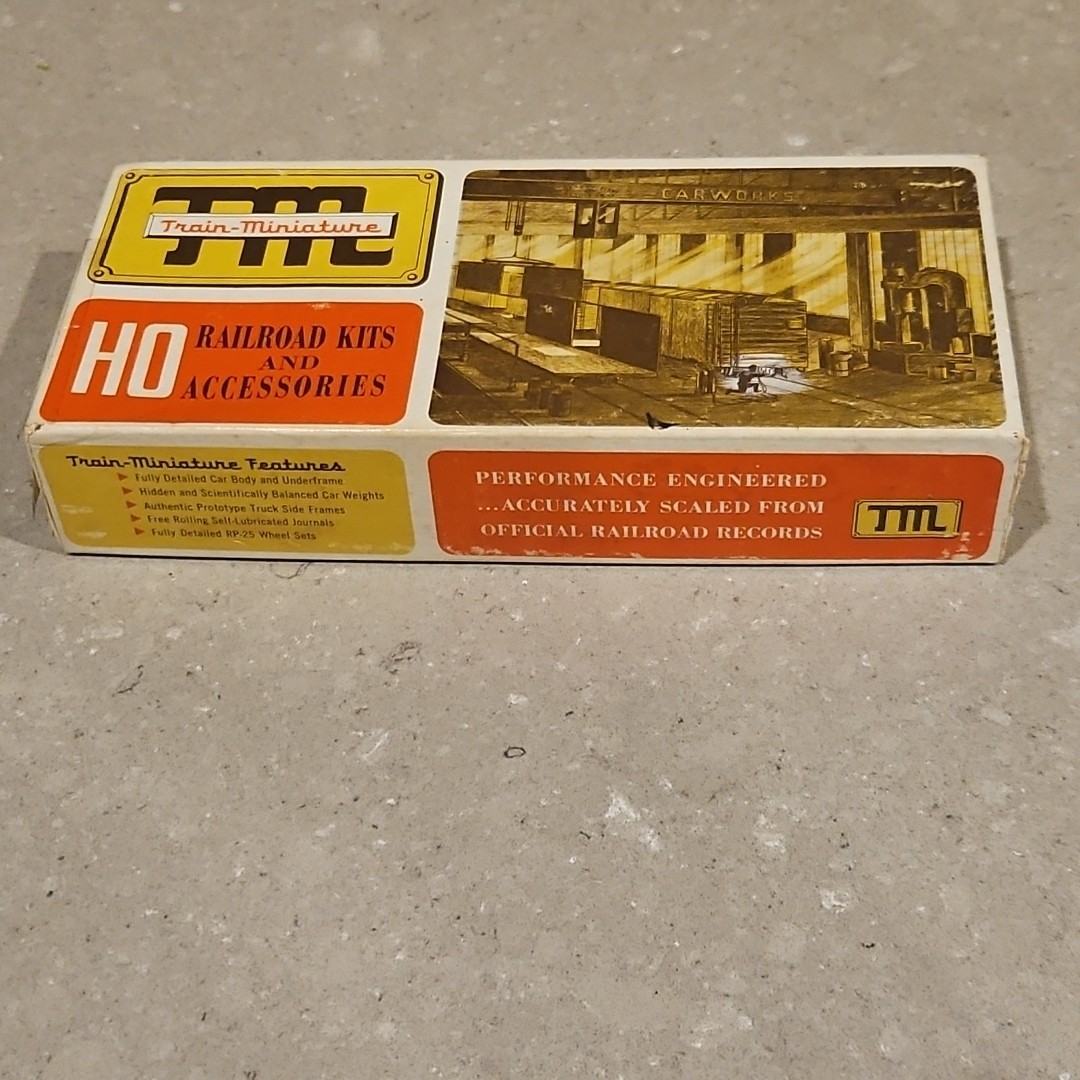 Train Miniature TM HO Custom Paint Soo Line Powered Alco FA-1 Locomotive (READ)