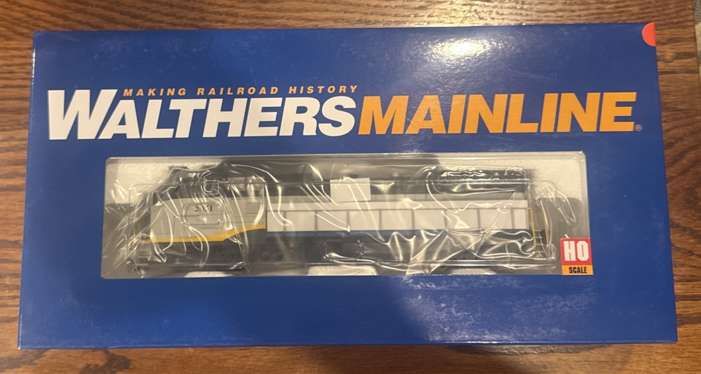 HO Scale Walthers 910-9565 GE Dash 8-32BWH – Standard DC Amtrak #2051 Locomotive