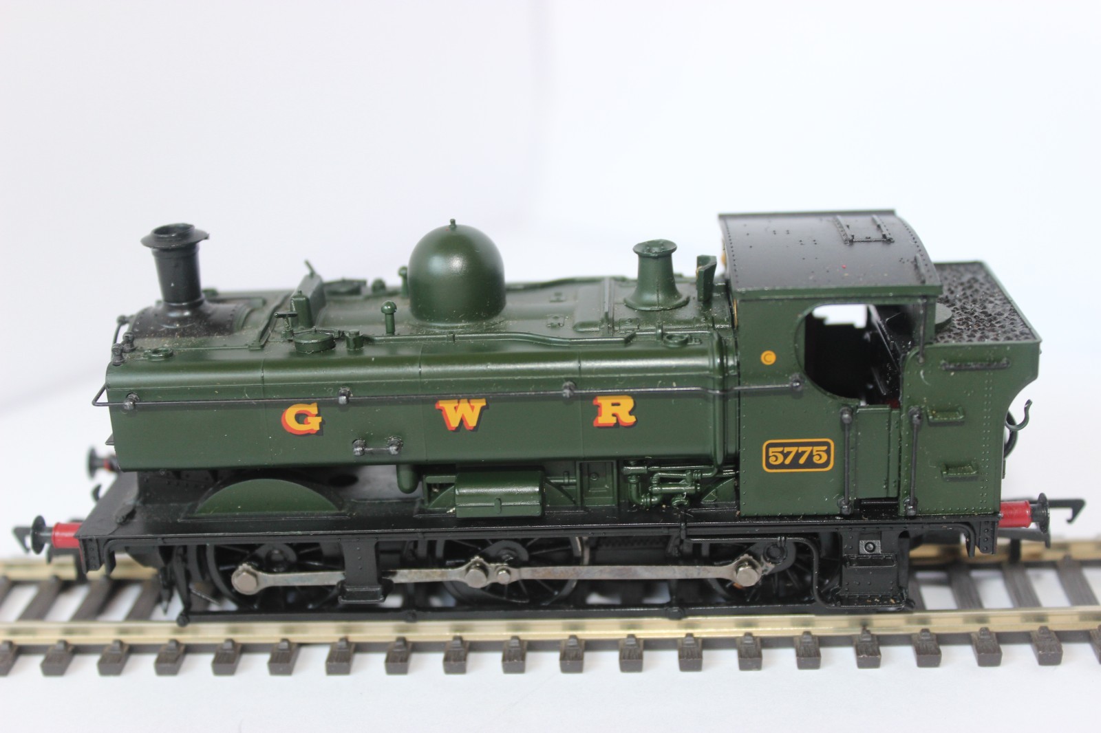 Bachmann 32-215 Class 57XX GWR Green Pannier Tank 5775 – Boxed