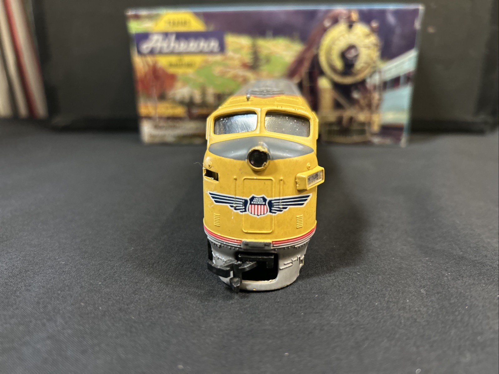HO Scale Bachmann 61501 UP Union Pacific EMD F9A Diesel Locomotive #1468