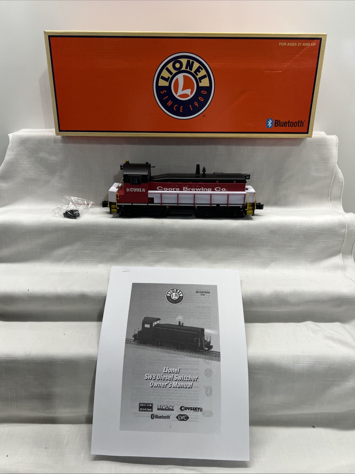 Lionel 2133580 O Gauge Coors SW8 Diesel Engine #C991 with LEGACY NIB