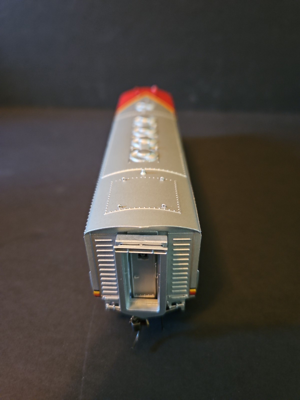 Broadway Limited AT&SF War Bonnet – EMD F7 A AT&SF #37L.
