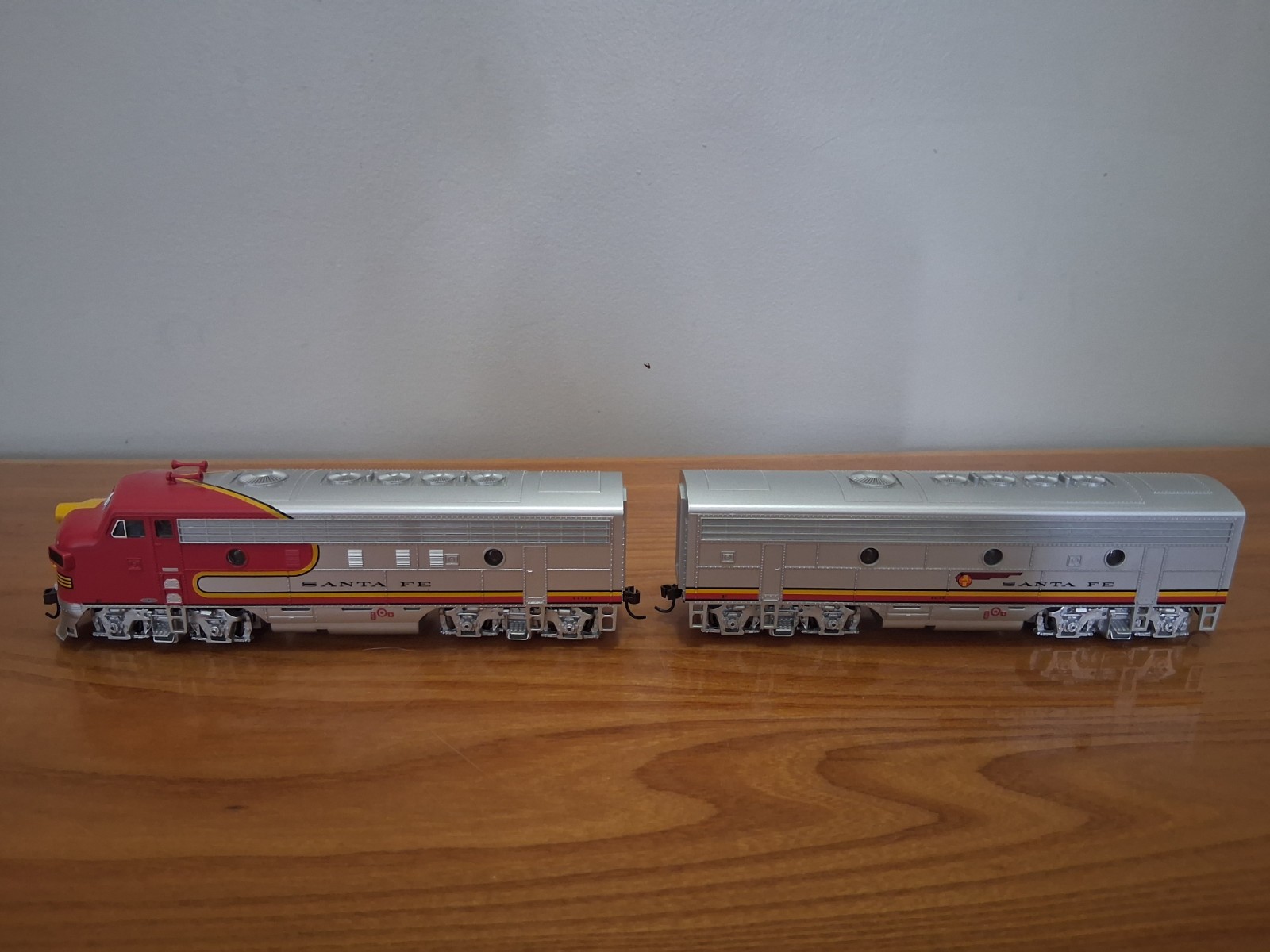 Bachmann HO 64301 & 64401 F7 A&B Units Santa Fe Locomotives DCC Equipped Used.