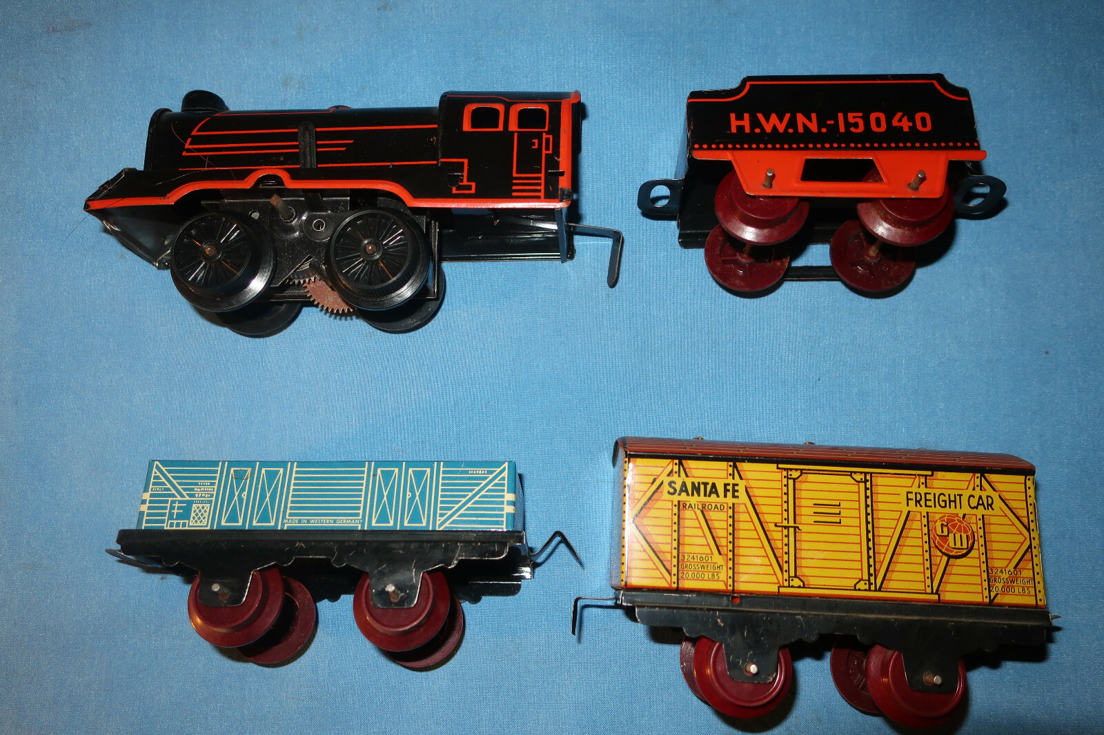 HWN Wind-up Clockwork Tin Litho Steam Locomotive Set. Made in US Zone Germany
