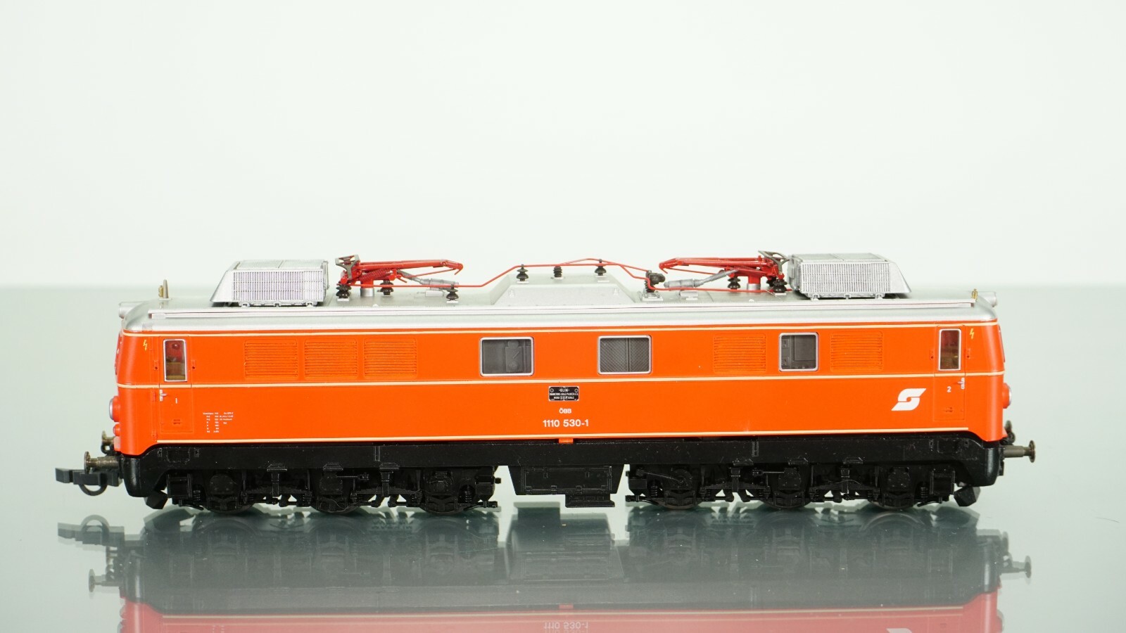 Roco 43766 1110 530-1 Electric Locomotive OBB DC/DCC HO scale