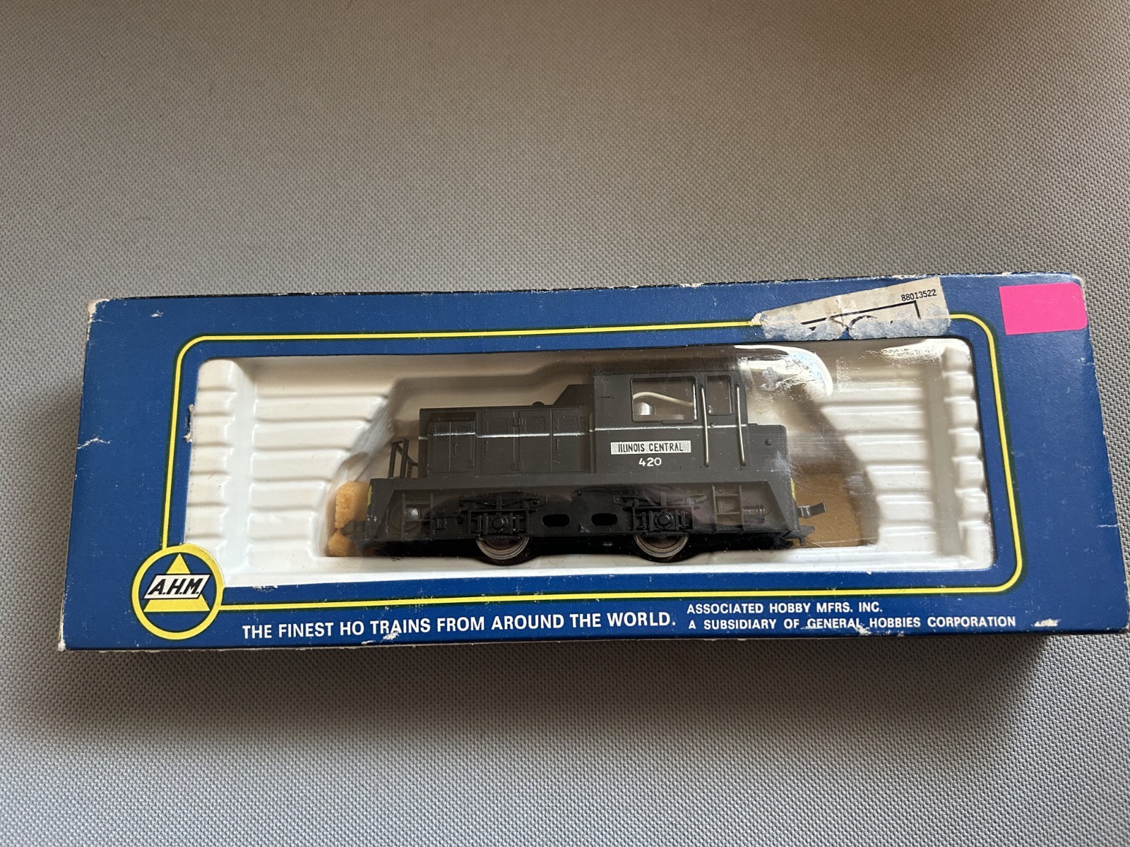 M D T Diesel locomotive Central Illinois 420 Switcher A H M Original Box HO