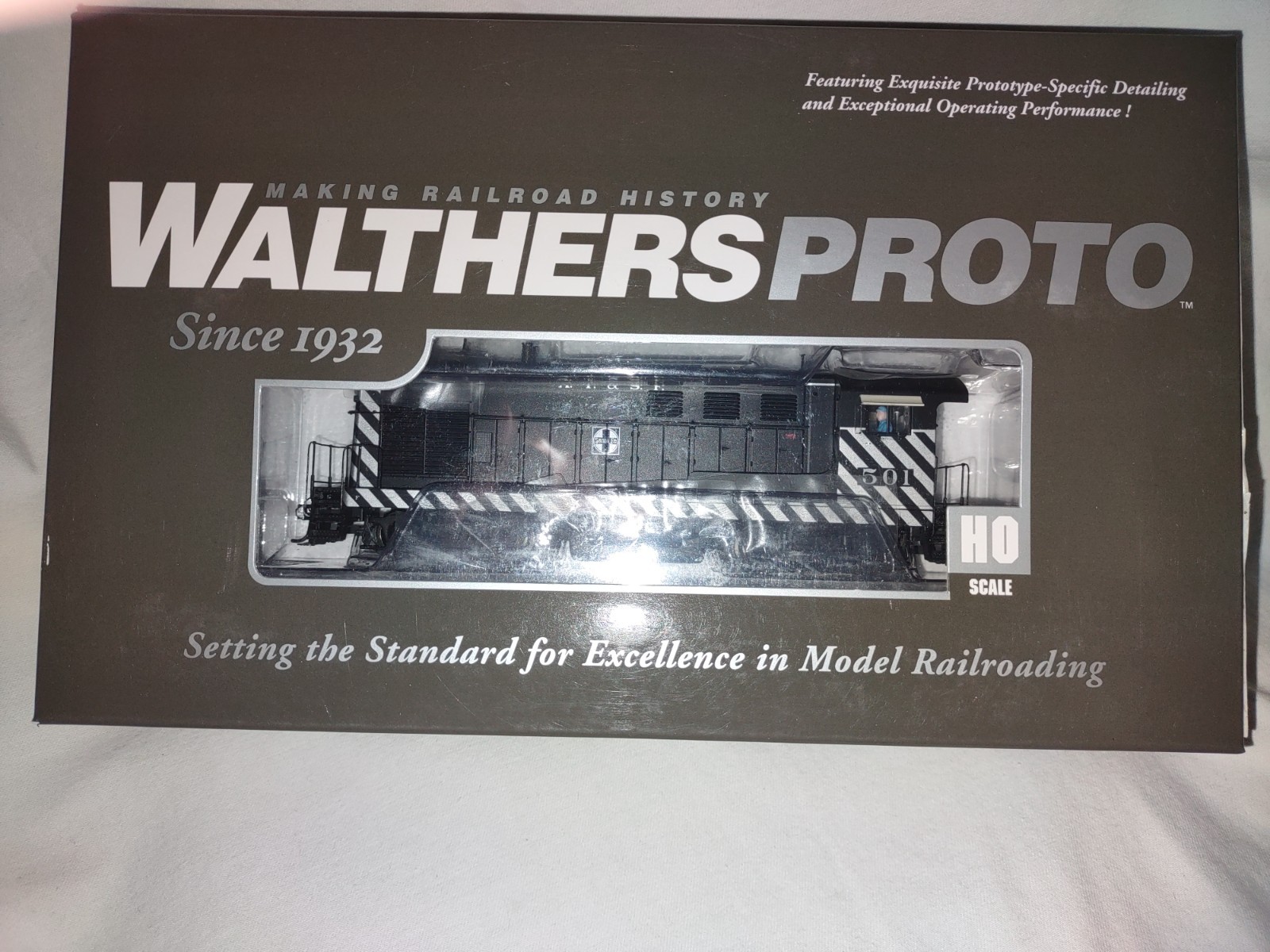 Walthers 47825,FM H10-44,Zebra SantaFe #501 (DCC 8-Pin Motherboard w/LED) NIB