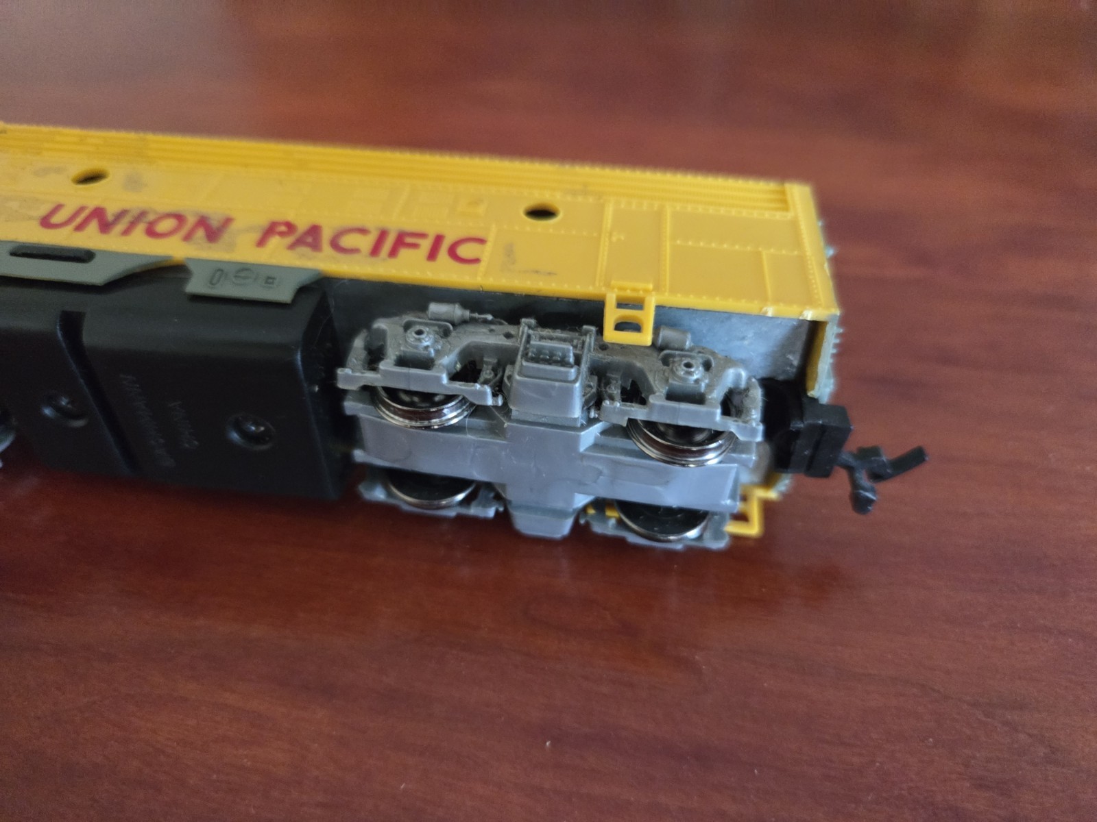 Union Pacific Train Engine 1206 Model Railroad Bachman HO 0506 EMD F9 Yellow