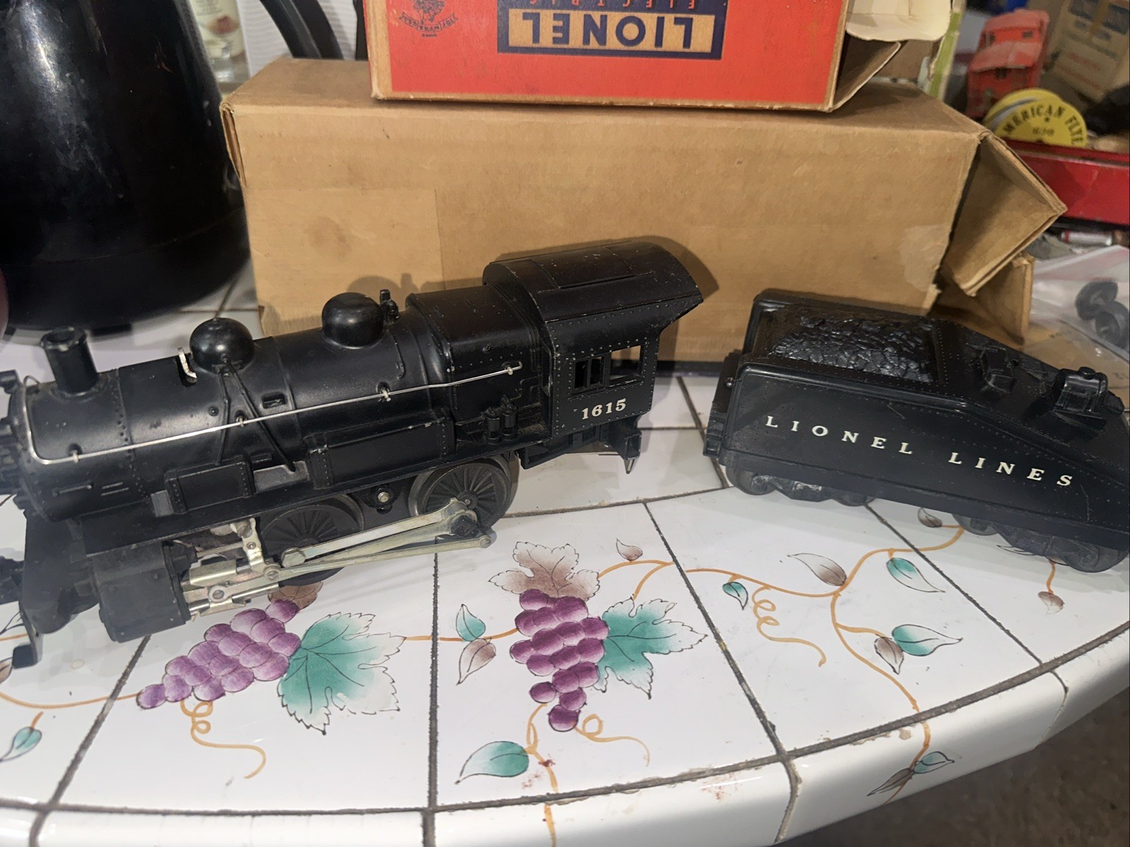 Lionel Postwar Set 1549 Switcher Set With 6262 Red Wheel Car